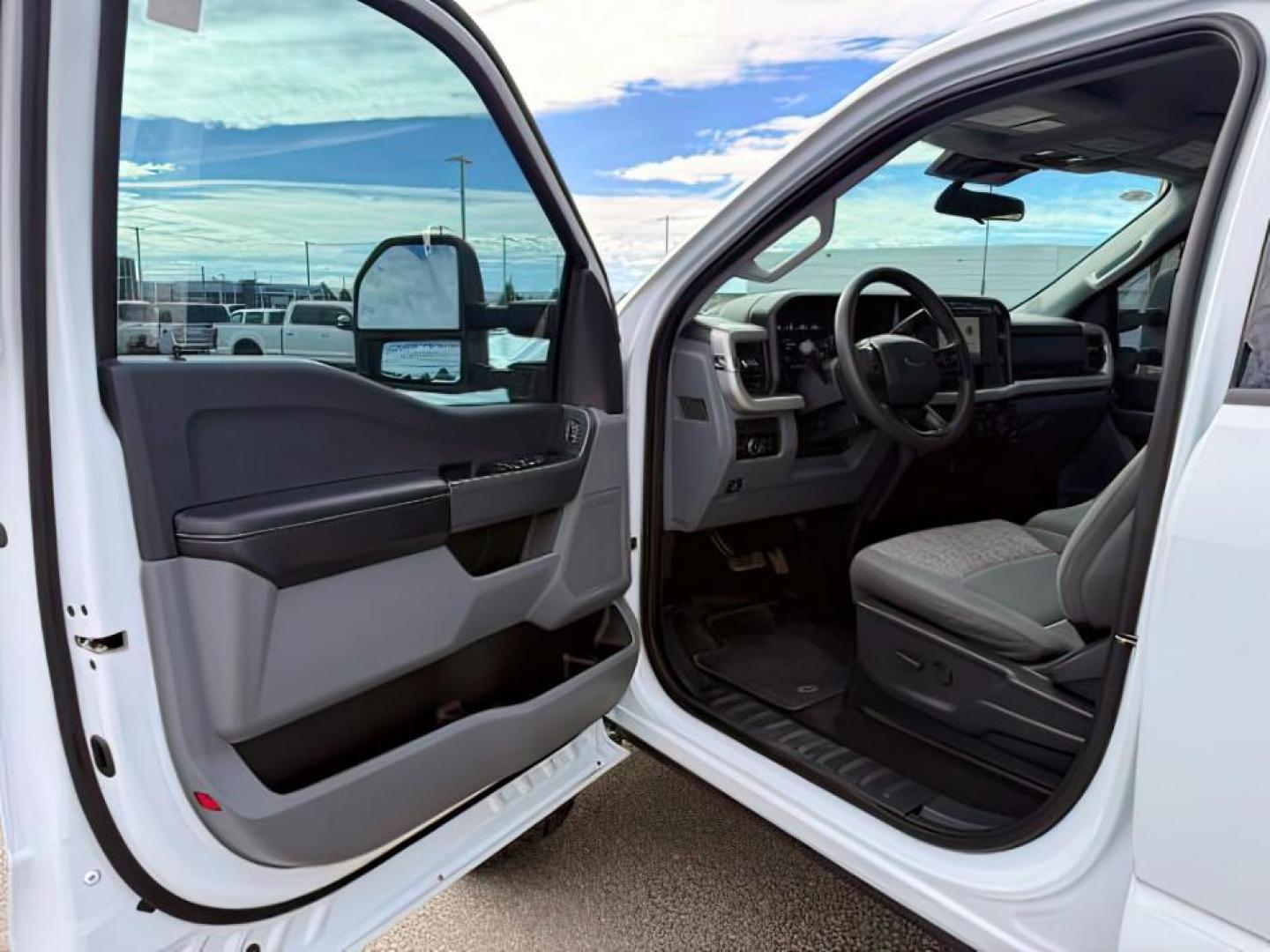 2024 WHITE /Medium Dark Slate Ford F-250 (1FT7W2BN8RE) with an 73L V-8 DEVCT variable valve control engine, Automatic transmission, located at 1175 N Woodruff Ave, Idaho Falls, ID, 83401, 43.506901, -111.999657 - At Timberline Auto, finding a great deal on your next vehicle is always easy! Our experienced sales staff's goal is to help find you the right vehicle at the right price! Our knowledgeable finance department has options for almost any credit score. We offer extended service contract options to prote - Photo#12