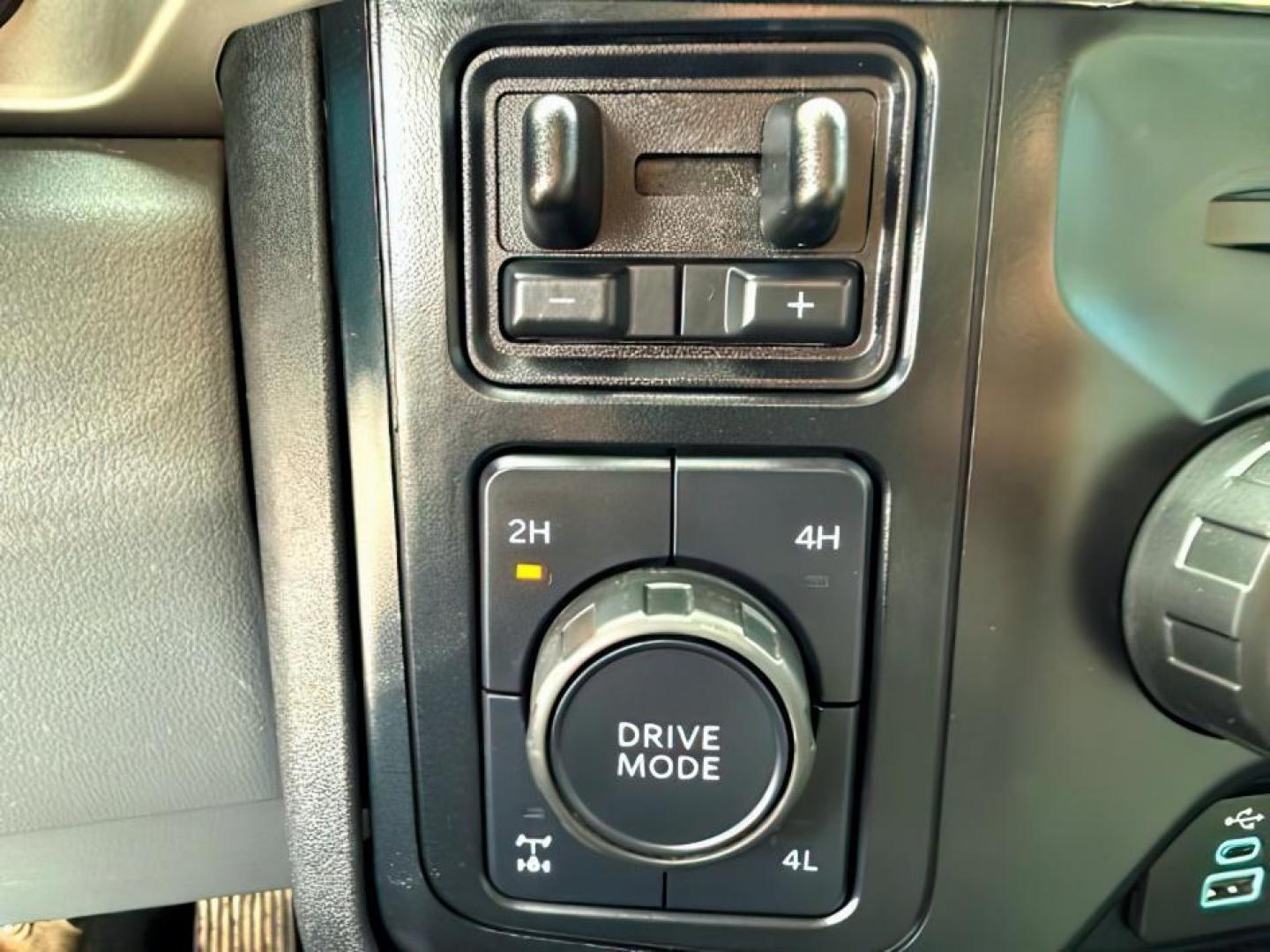 2024 WHITE /Medium Dark Slate Ford F-250 (1FT7W2BN8RE) with an 73L V-8 DEVCT variable valve control engine, Automatic transmission, located at 1175 N Woodruff Ave, Idaho Falls, ID, 83401, 43.506901, -111.999657 - At Timberline Auto, finding a great deal on your next vehicle is always easy! Our experienced sales staff's goal is to help find you the right vehicle at the right price! Our knowledgeable finance department has options for almost any credit score. We offer extended service contract options to prote - Photo#18