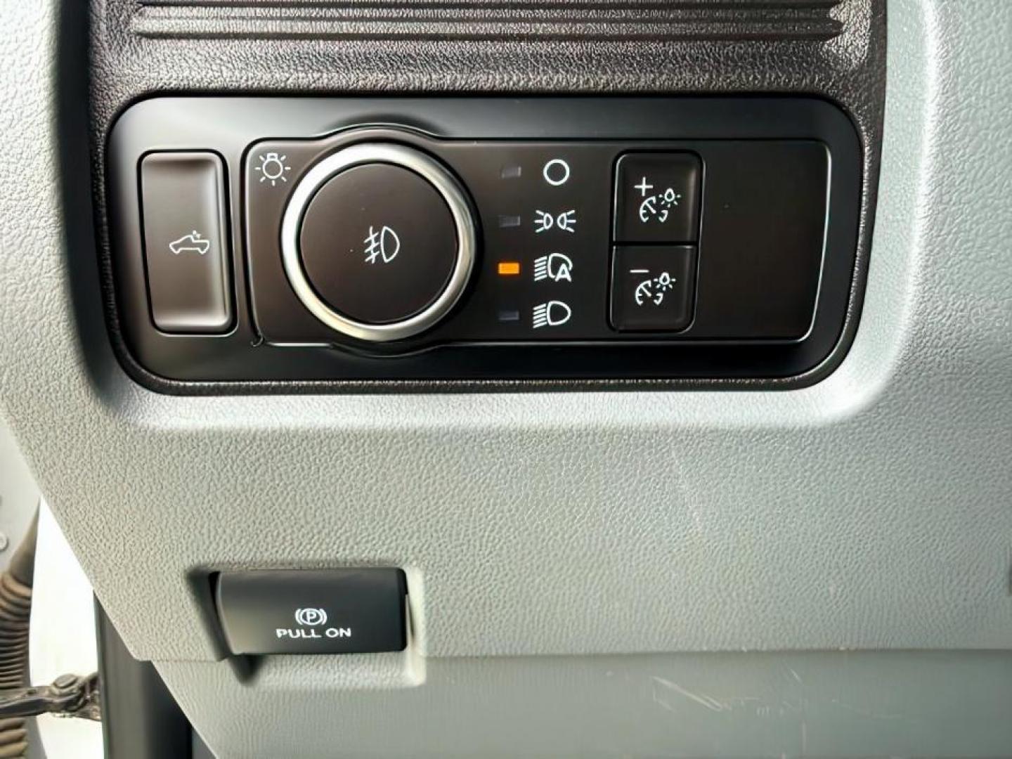 2024 WHITE /Medium Dark Slate Ford F-250 (1FT7W2BN8RE) with an 73L V-8 DEVCT variable valve control engine, Automatic transmission, located at 1175 N Woodruff Ave, Idaho Falls, ID, 83401, 43.506901, -111.999657 - At Timberline Auto, finding a great deal on your next vehicle is always easy! Our experienced sales staff's goal is to help find you the right vehicle at the right price! Our knowledgeable finance department has options for almost any credit score. We offer extended service contract options to prote - Photo#20