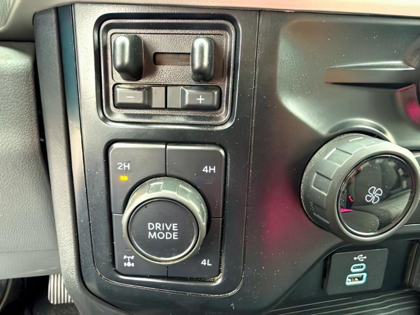 2023 SILVER /Medium Dark Slate Ford F-250 (1FT7W2BN9PE) with an 73L V-8 DEVCT variable valve control engine, Automatic transmission, located at 1175 N Woodruff Ave, Idaho Falls, ID, 83401, 43.506901, -111.999657 - At Timberline Auto, finding a great deal on your next vehicle is always easy! Our experienced sales staff's goal is to help find you the right vehicle at the right price! Our knowledgeable finance department has options for almost any credit score. We offer extended service contract options to prote - Photo#18