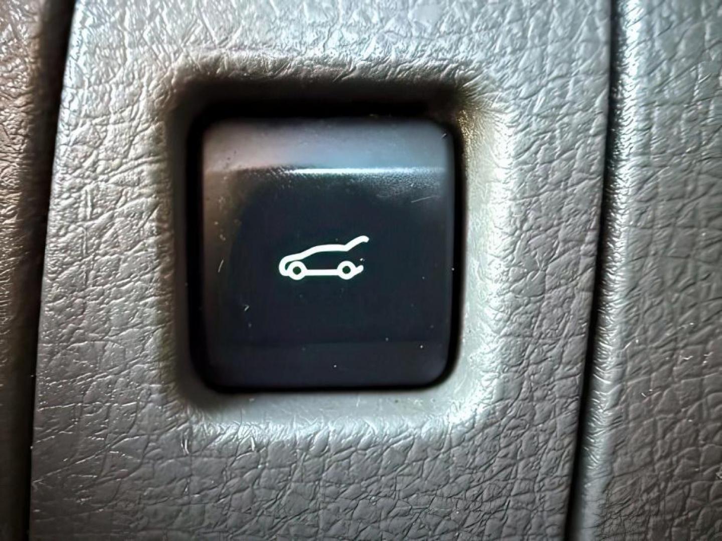 2013 GREEN /Charcoal Black Ford Edge (2FMDK4JC6DB) with an 35L V-6 DOHC engine, Automatic transmission, located at 1175 N Woodruff Ave, Idaho Falls, ID, 83401, 43.506901, -111.999657 - At Timberline Auto, finding a great deal on your next vehicle is always easy! Our experienced sales staff's goal is to help find you the right vehicle at the right price! Our knowledgeable finance department has options for almost any credit score. We offer extended service contract options to prote - Photo#6