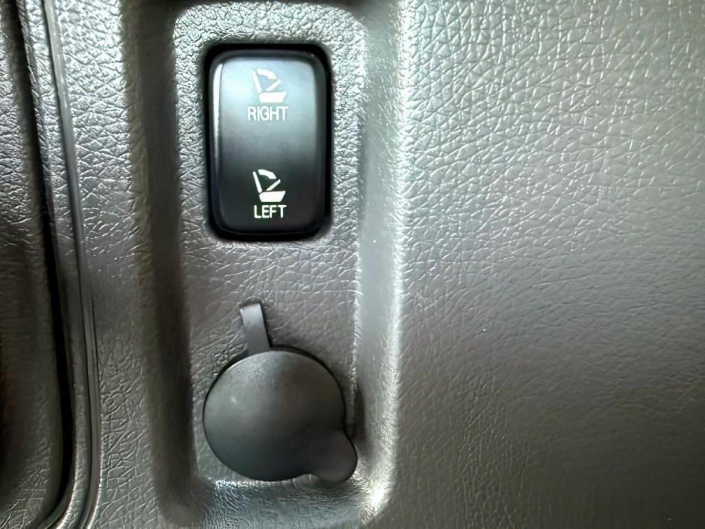 2013 GREEN /Charcoal Black Ford Edge (2FMDK4JC6DB) with an 35L V-6 DOHC engine, Automatic transmission, located at 1175 N Woodruff Ave, Idaho Falls, ID, 83401, 43.506901, -111.999657 - At Timberline Auto, finding a great deal on your next vehicle is always easy! Our experienced sales staff's goal is to help find you the right vehicle at the right price! Our knowledgeable finance department has options for almost any credit score. We offer extended service contract options to prote - Photo#7