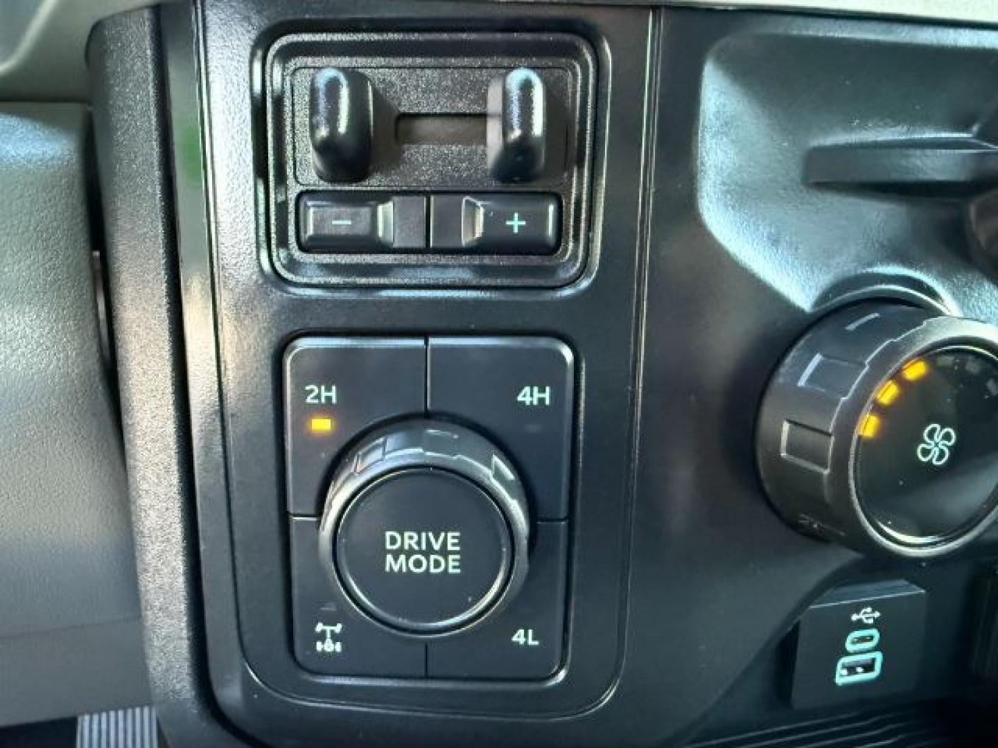 2024 Iconic Silver Metallic /Medium Dark Slate Ford F-250 (1FT7W2BN2RE) with an 73L V-8 DEVCT variable valve control engine, Automatic transmission, located at 1175 N Woodruff Ave, Idaho Falls, ID, 83401, 43.506901, -111.999657 - At Timberline Auto, finding a great deal on your next vehicle is always easy! Our experienced sales staff's goal is to help find you the right vehicle at the right price! Our knowledgeable finance department has options for almost any credit score. We offer extended service contract options to prote - Photo#46