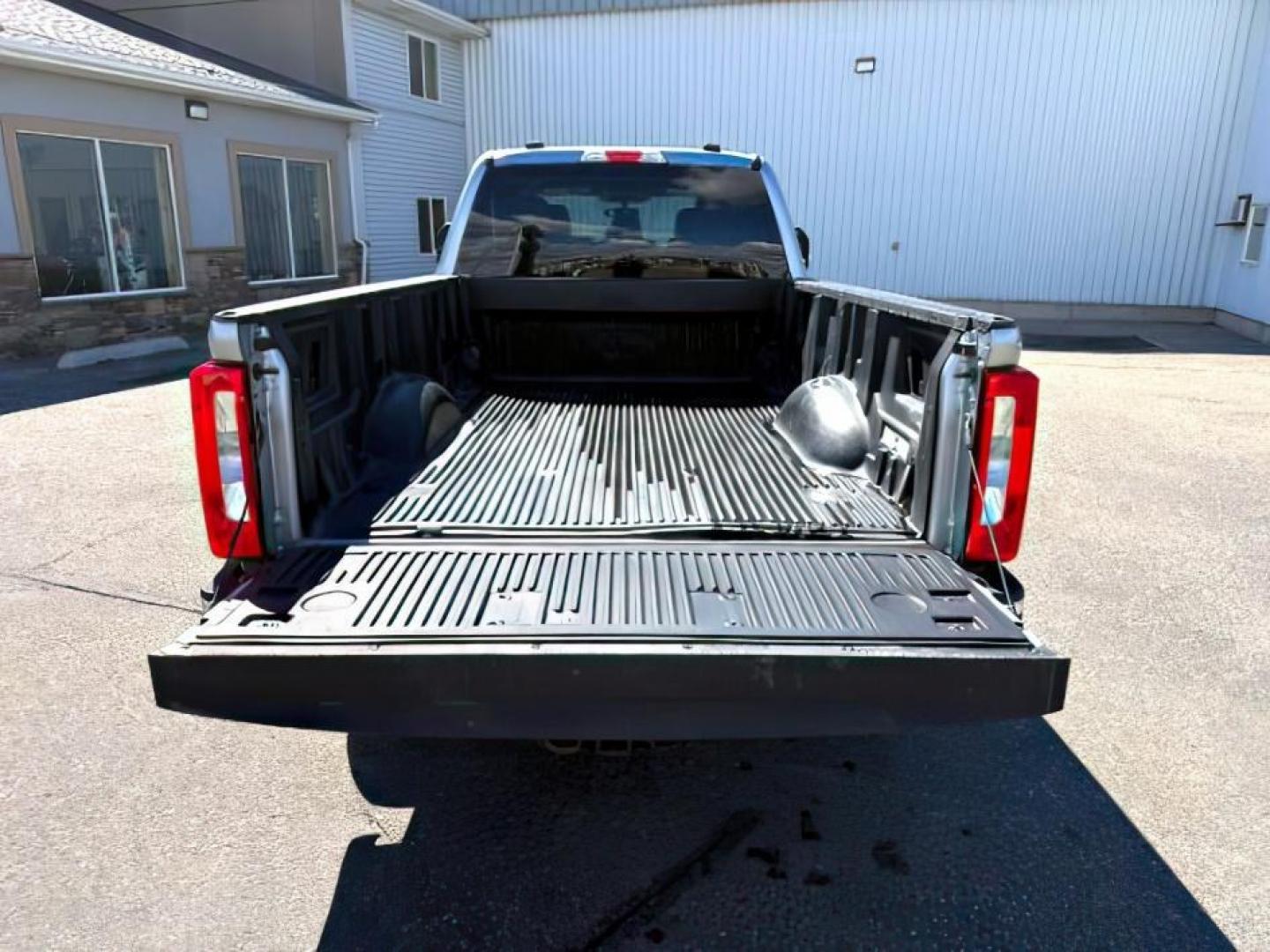 2024 Iconic Silver Metallic /Medium Dark Slate Ford F-250 (1FT7W2BN2RE) with an 73L V-8 DEVCT variable valve control engine, Automatic transmission, located at 1175 N Woodruff Ave, Idaho Falls, ID, 83401, 43.506901, -111.999657 - At Timberline Auto, finding a great deal on your next vehicle is always easy! Our experienced sales staff's goal is to help find you the right vehicle at the right price! Our knowledgeable finance department has options for almost any credit score. We offer extended service contract options to prote - Photo#5
