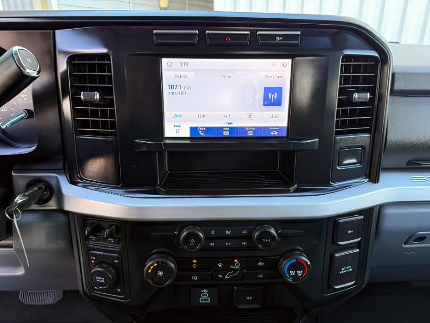 2024 Iconic Silver Metallic /Medium Dark Slate Ford F-250 (1FT7W2BN2RE) with an 73L V-8 DEVCT variable valve control engine, Automatic transmission, located at 1175 N Woodruff Ave, Idaho Falls, ID, 83401, 43.506901, -111.999657 - At Timberline Auto, finding a great deal on your next vehicle is always easy! Our experienced sales staff's goal is to help find you the right vehicle at the right price! Our knowledgeable finance department has options for almost any credit score. We offer extended service contract options to prote - Photo#16