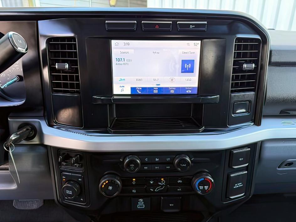 2024 SILVER /Medium Dark Slate Ford F-250 XLT (1FT7W2BN2RE) with an 7.3L V-8 DEVCT variable valve control engine, AUTOMATIC transmission, located at 1235 N Woodruff Ave., Idaho Falls, 83401, (208) 523-1053, 43.507172, -112.000488 - This 2024 Ford F-250 Super Duty is a modern heavy-duty pickup built for serious capability, strength, and everyday usability. Designed on Ford's latest Super Duty platform, it delivers confident performance for towing, hauling, and job site demands while still offering refined comfort for daily driv- Photo#16