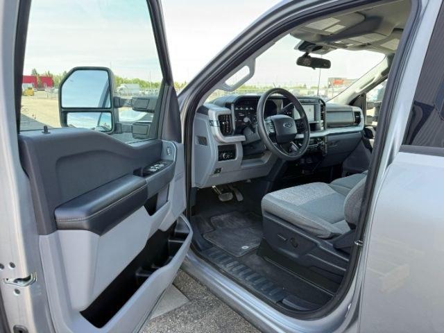 2024 SILVER /Medium Dark Slate Ford F-250 XLT (1FT7W2BN2RE) with an 7.3L V-8 DEVCT variable valve control engine, AUTOMATIC transmission, located at 1235 N Woodruff Ave., Idaho Falls, 83401, (208) 523-1053, 43.507172, -112.000488 - This 2024 Ford F-250 Super Duty is a modern heavy-duty pickup built for serious capability, strength, and everyday usability. Designed on Ford's latest Super Duty platform, it delivers confident performance for towing, hauling, and job site demands while still offering refined comfort for daily driv- Photo#40