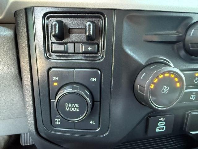 2024 SILVER /Medium Dark Slate Ford F-250 XLT (1FT7W2BN2RE) with an 7.3L V-8 DEVCT variable valve control engine, AUTOMATIC transmission, located at 1235 N Woodruff Ave., Idaho Falls, 83401, (208) 523-1053, 43.507172, -112.000488 - This 2024 Ford F-250 Super Duty is a modern heavy-duty pickup built for serious capability, strength, and everyday usability. Designed on Ford's latest Super Duty platform, it delivers confident performance for towing, hauling, and job site demands while still offering refined comfort for daily driv- Photo#46