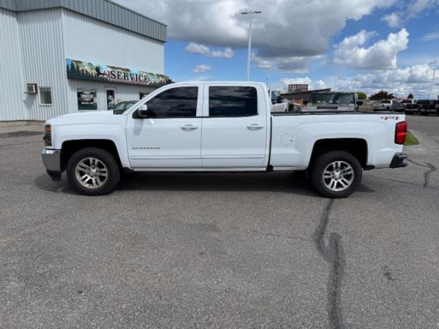 2017 WHITE /Jet Black Chevrolet Silverado 1500 1LT (1GCUKREC7HF) with an EcoTec3 5.3L V-8 gasoline direct injection engine, AUTOMATIC transmission, located at 1235 N Woodruff Ave., Idaho Falls, 83401, (208) 523-1053, 43.507172, -112.000488 - Photo#2