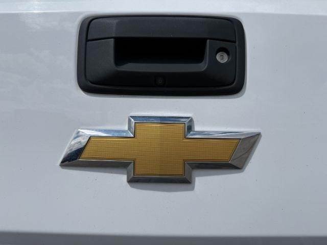 2017 WHITE /Jet Black Chevrolet Silverado 1500 (1GCUKREC7HF) with an EcoTec3 53L V-8 gasoline direct injection engine, Automatic transmission, located at 1175 N Woodruff Ave, Idaho Falls, ID, 83401, 43.506901, -111.999657 - At Timberline Auto, finding a great deal on your next vehicle is always easy! Our experienced sales staff's goal is to help find you the right vehicle at the right price! Our knowledgeable finance department has options for almost any credit score. We offer extended service contract options to prote - Photo#30