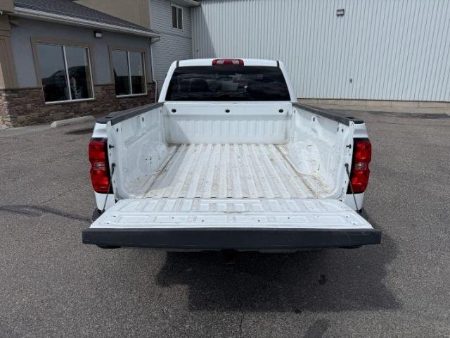 2017 WHITE /Jet Black Chevrolet Silverado 1500 (1GCUKREC7HF) with an EcoTec3 53L V-8 gasoline direct injection engine, Automatic transmission, located at 1175 N Woodruff Ave, Idaho Falls, ID, 83401, 43.506901, -111.999657 - At Timberline Auto, finding a great deal on your next vehicle is always easy! Our experienced sales staff's goal is to help find you the right vehicle at the right price! Our knowledgeable finance department has options for almost any credit score. We offer extended service contract options to prote - Photo#31