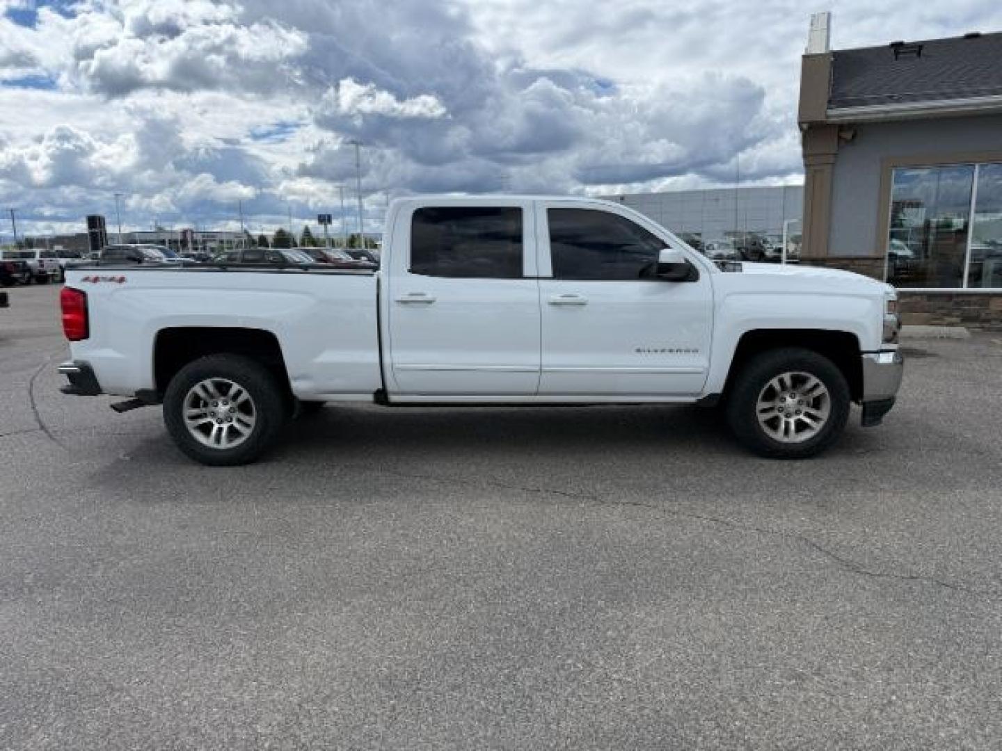 2017 WHITE /Jet Black Chevrolet Silverado 1500 1LT (1GCUKREC7HF) with an EcoTec3 5.3L V-8 gasoline direct injection engine, AUTOMATIC transmission, located at 1235 N Woodruff Ave., Idaho Falls, 83401, (208) 523-1053, 43.507172, -112.000488 - Photo#8