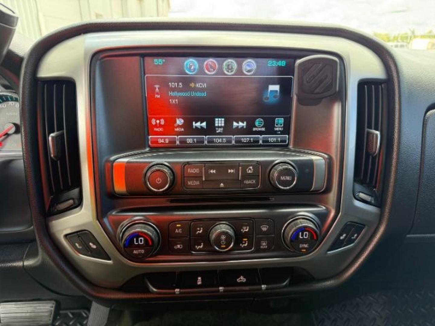 2017 WHITE /Jet Black Chevrolet Silverado 1500 1LT (1GCUKREC7HF) with an EcoTec3 5.3L V-8 gasoline direct injection engine, AUTOMATIC transmission, located at 1235 N Woodruff Ave., Idaho Falls, 83401, (208) 523-1053, 43.507172, -112.000488 - Photo#16