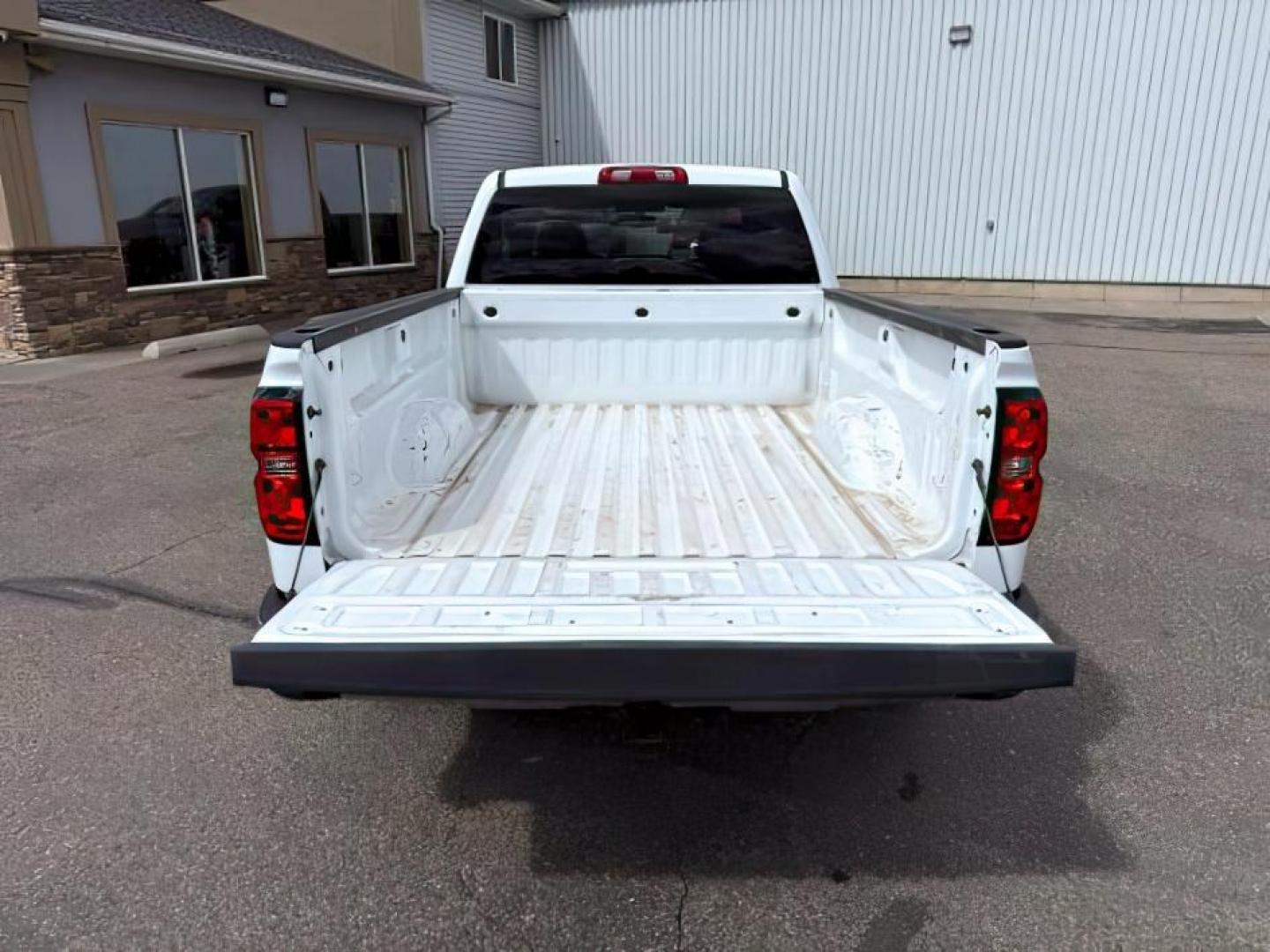 2017 WHITE /Jet Black Chevrolet Silverado 1500 (1GCUKREC7HF) with an EcoTec3 53L V-8 gasoline direct injection engine, Automatic transmission, located at 1175 N Woodruff Ave, Idaho Falls, ID, 83401, 43.506901, -111.999657 - Powered by an EcoTec3 5.3L V8 gasoline direct injection engine paired with an automatic transmission. 4x4 half-ton pickup built for towing, hauling, and everyday durability with strong V8 performance. Features include touchscreen infotainment, Bluetooth connectivity, rearview camera, cruise control,- Photo#5
