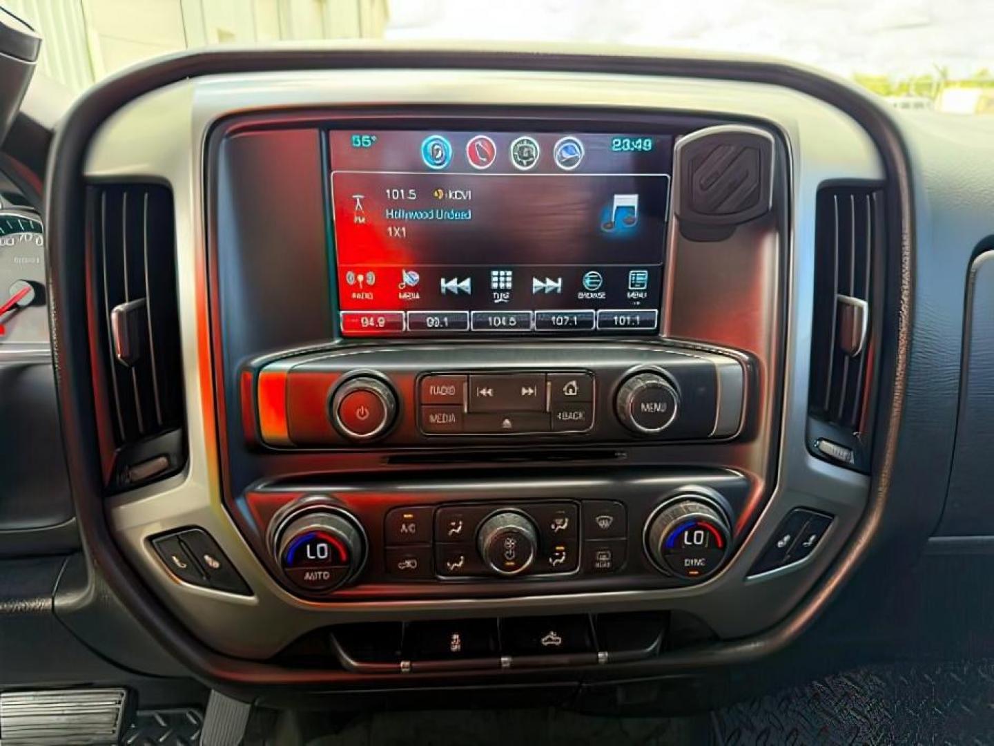 2017 WHITE /Jet Black Chevrolet Silverado 1500 (1GCUKREC7HF) with an EcoTec3 53L V-8 gasoline direct injection engine, Automatic transmission, located at 1175 N Woodruff Ave, Idaho Falls, ID, 83401, 43.506901, -111.999657 - Powered by an EcoTec3 5.3L V8 gasoline direct injection engine paired with an automatic transmission. 4x4 half-ton pickup built for towing, hauling, and everyday durability with strong V8 performance. Features include touchscreen infotainment, Bluetooth connectivity, rearview camera, cruise control,- Photo#15
