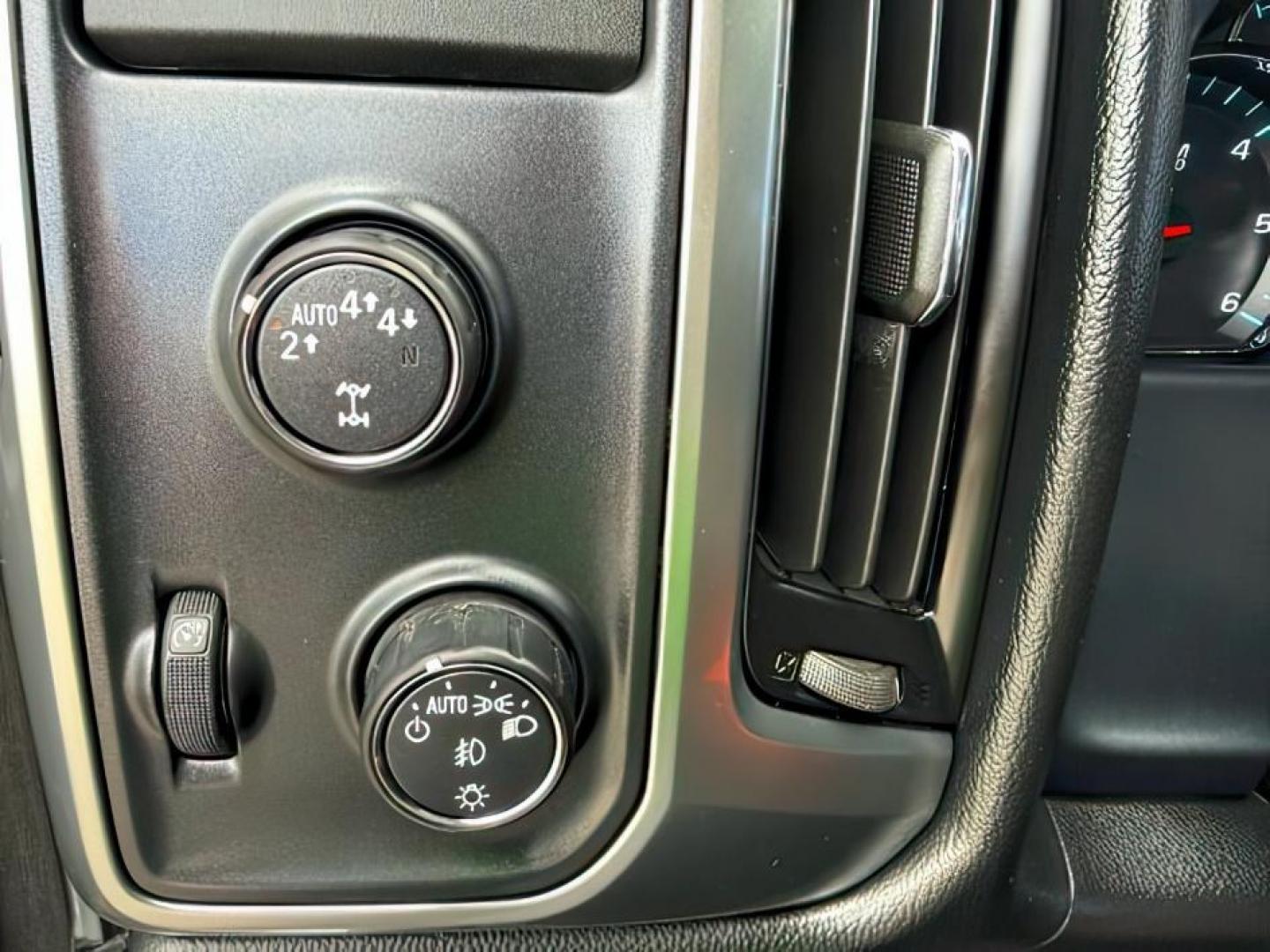2017 WHITE /Jet Black Chevrolet Silverado 1500 (1GCUKREC7HF) with an EcoTec3 53L V-8 gasoline direct injection engine, Automatic transmission, located at 1175 N Woodruff Ave, Idaho Falls, ID, 83401, 43.506901, -111.999657 - Powered by an EcoTec3 5.3L V8 gasoline direct injection engine paired with an automatic transmission. 4x4 half-ton pickup built for towing, hauling, and everyday durability with strong V8 performance. Features include touchscreen infotainment, Bluetooth connectivity, rearview camera, cruise control,- Photo#20