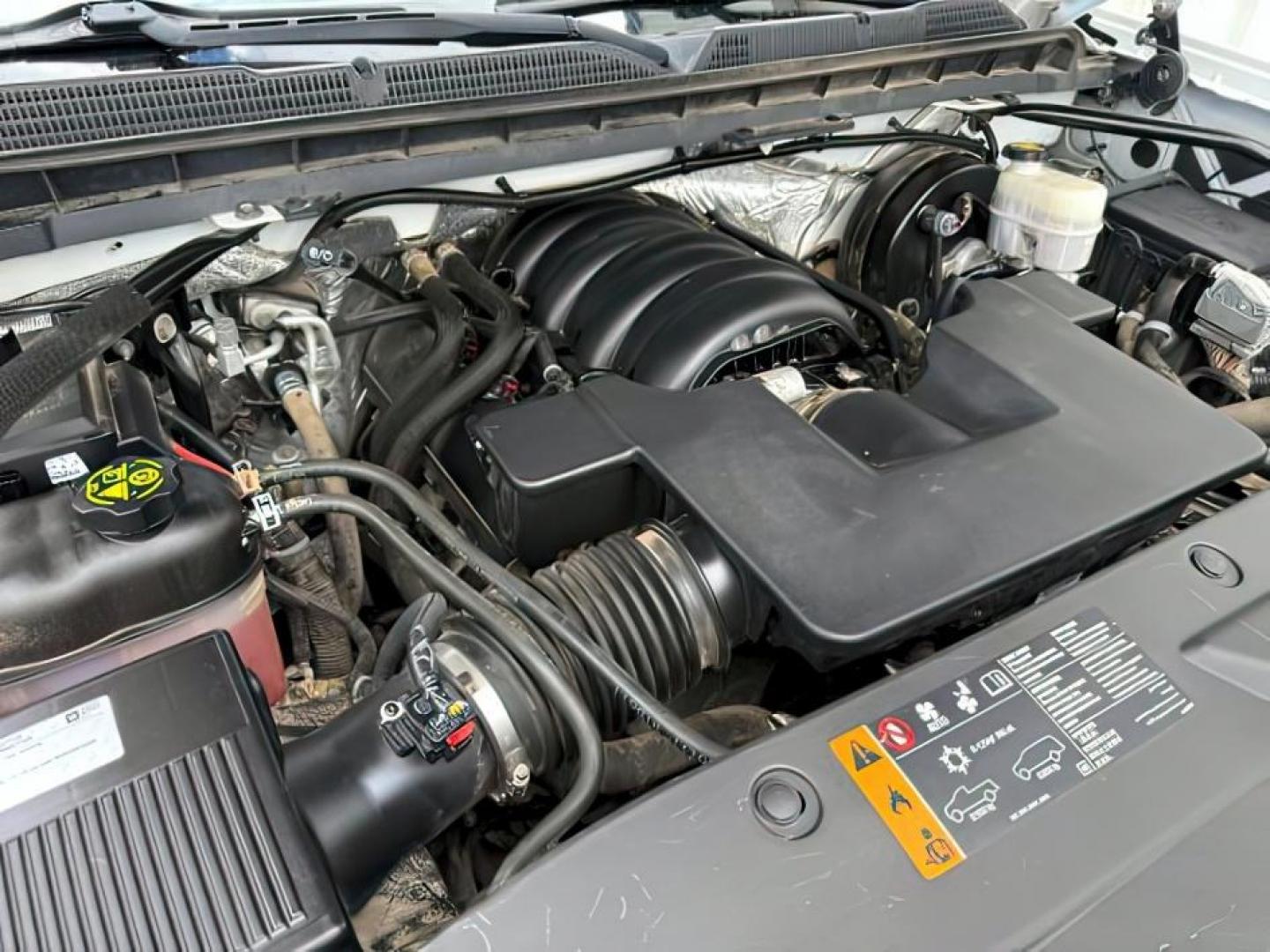 2017 WHITE /Jet Black Chevrolet Silverado 1500 (1GCUKREC7HF) with an EcoTec3 53L V-8 gasoline direct injection engine, Automatic transmission, located at 1175 N Woodruff Ave, Idaho Falls, ID, 83401, 43.506901, -111.999657 - Powered by an EcoTec3 5.3L V8 gasoline direct injection engine paired with an automatic transmission. 4x4 half-ton pickup built for towing, hauling, and everyday durability with strong V8 performance. Features include touchscreen infotainment, Bluetooth connectivity, rearview camera, cruise control,- Photo#25