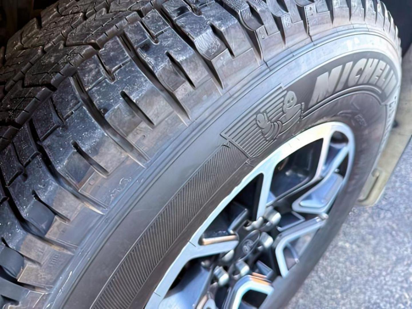 2022 RED /Black Ford F-150 (1FTFW1E85NK) with an EcoBoost 35L V-6 portdirect injection engine, Automatic transmission, located at 1175 N Woodruff Ave, Idaho Falls, ID, 83401, 43.506901, -111.999657 - At Timberline Auto, finding a great deal on your next vehicle is always easy! Our experienced sales staff's goal is to help find you the right vehicle at the right price! Our knowledgeable finance department has options for almost any credit score. We offer extended service contract options to prote - Photo#10