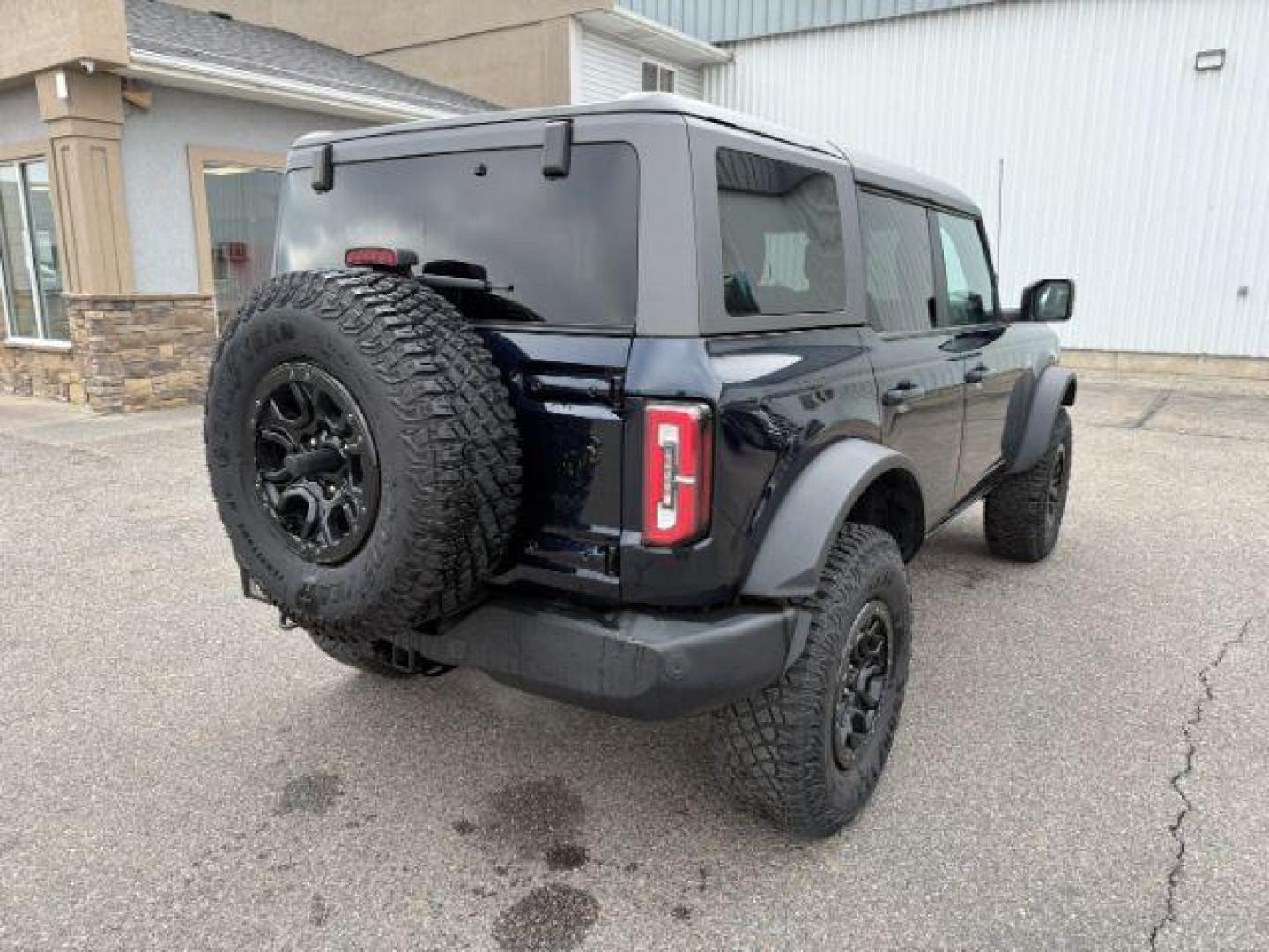 2021 BLUE /Medium Sandstone w/Black Onyx Ford Bronco (1FMEE5DP7ML) with an EcoBoost 27L V-6 portdirect injection engine, Automatic transmission, located at 1175 N Woodruff Ave, Idaho Falls, ID, 83401, 43.506901, -111.999657 - At Timberline Auto, finding a great deal on your next vehicle is always easy! Our experienced sales staff's goal is to help find you the right vehicle at the right price! Our knowledgeable finance department has options for almost any credit score. We offer extended service contract options to prote - Photo#6