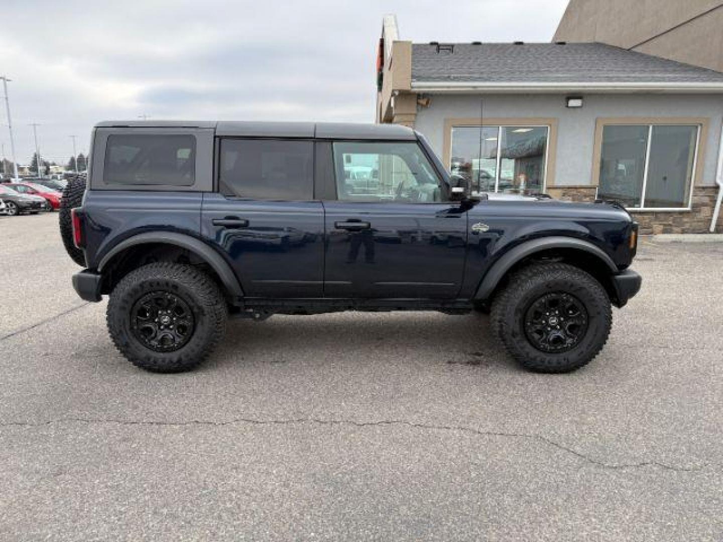 2021 BLUE /Medium Sandstone w/Black Onyx Ford Bronco (1FMEE5DP7ML) with an EcoBoost 27L V-6 portdirect injection engine, Automatic transmission, located at 1175 N Woodruff Ave, Idaho Falls, ID, 83401, 43.506901, -111.999657 - At Timberline Auto, finding a great deal on your next vehicle is always easy! Our experienced sales staff's goal is to help find you the right vehicle at the right price! Our knowledgeable finance department has options for almost any credit score. We offer extended service contract options to prote - Photo#7