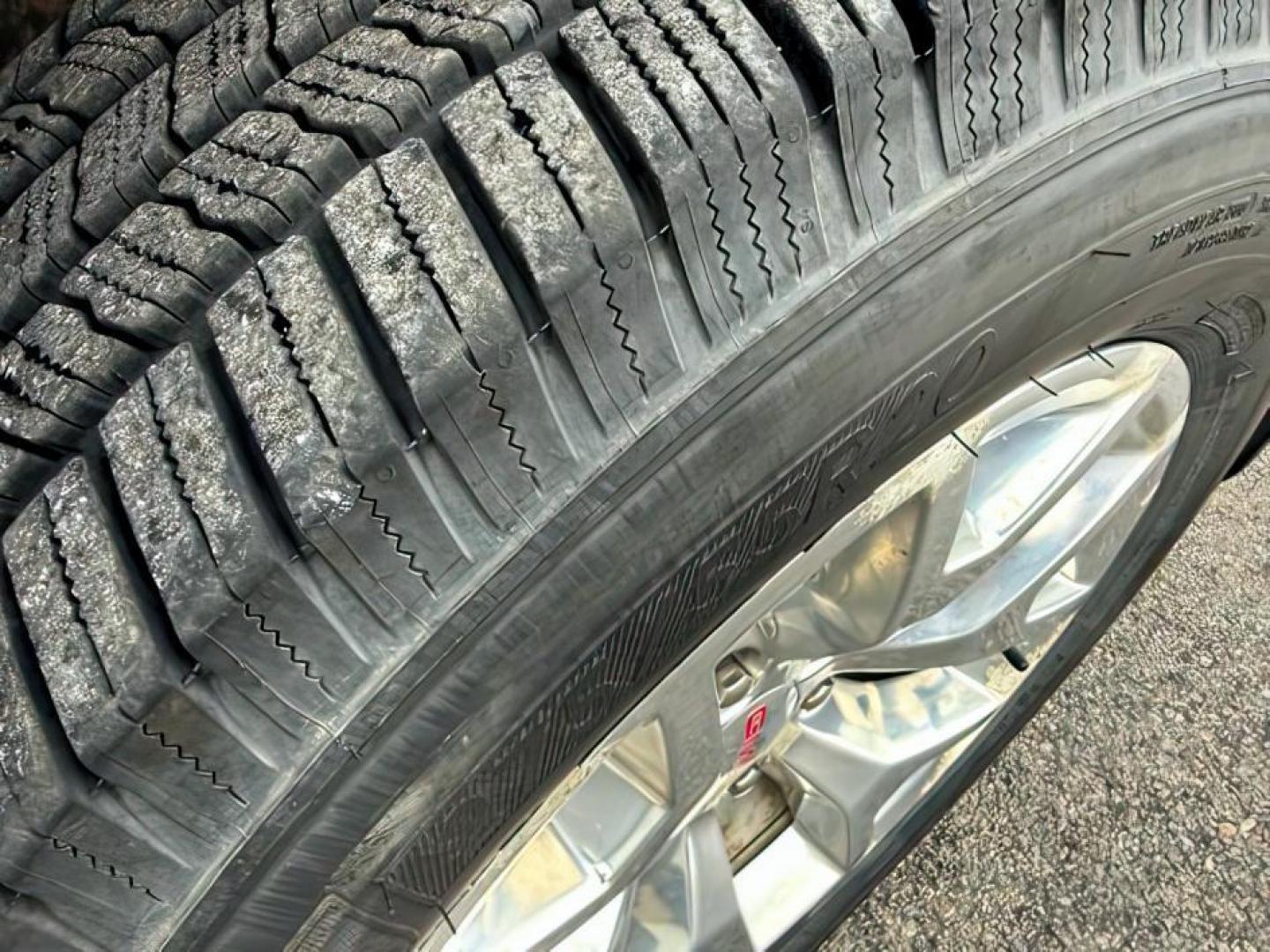 2017 RED /Jet Black GMC Sierra 1500 (1GTV2NEC1HZ) with an 53L V8 VORTEC engine, Automatic transmission, located at 1175 N Woodruff Ave, Idaho Falls, ID, 83401, 43.506901, -111.999657 - At Timberline Auto, finding a great deal on your next vehicle is always easy! Our experienced sales staff's goal is to help find you the right vehicle at the right price! Our knowledgeable finance department has options for almost any credit score. We offer extended service contract options to prote - Photo#10