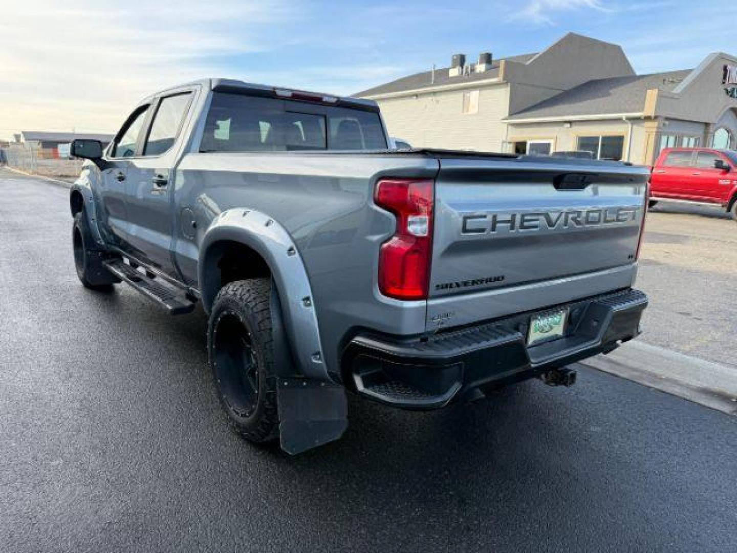 2021 GRAY /Jet Black Chevrolet Silverado 1500 (1GCPYFED5MZ) with an EcoTec3 62L V-8 gasoline direct injection engine, Automatic transmission, located at 1175 N Woodruff Ave, Idaho Falls, ID, 83401, 43.506901, -111.999657 - At Timberline Auto, finding a great deal on your next vehicle is always easy! Our experienced sales staff's goal is to help find you the right vehicle at the right price! Our knowledgeable finance department has options for almost any credit score. We offer extended service contract options to prote - Photo#25