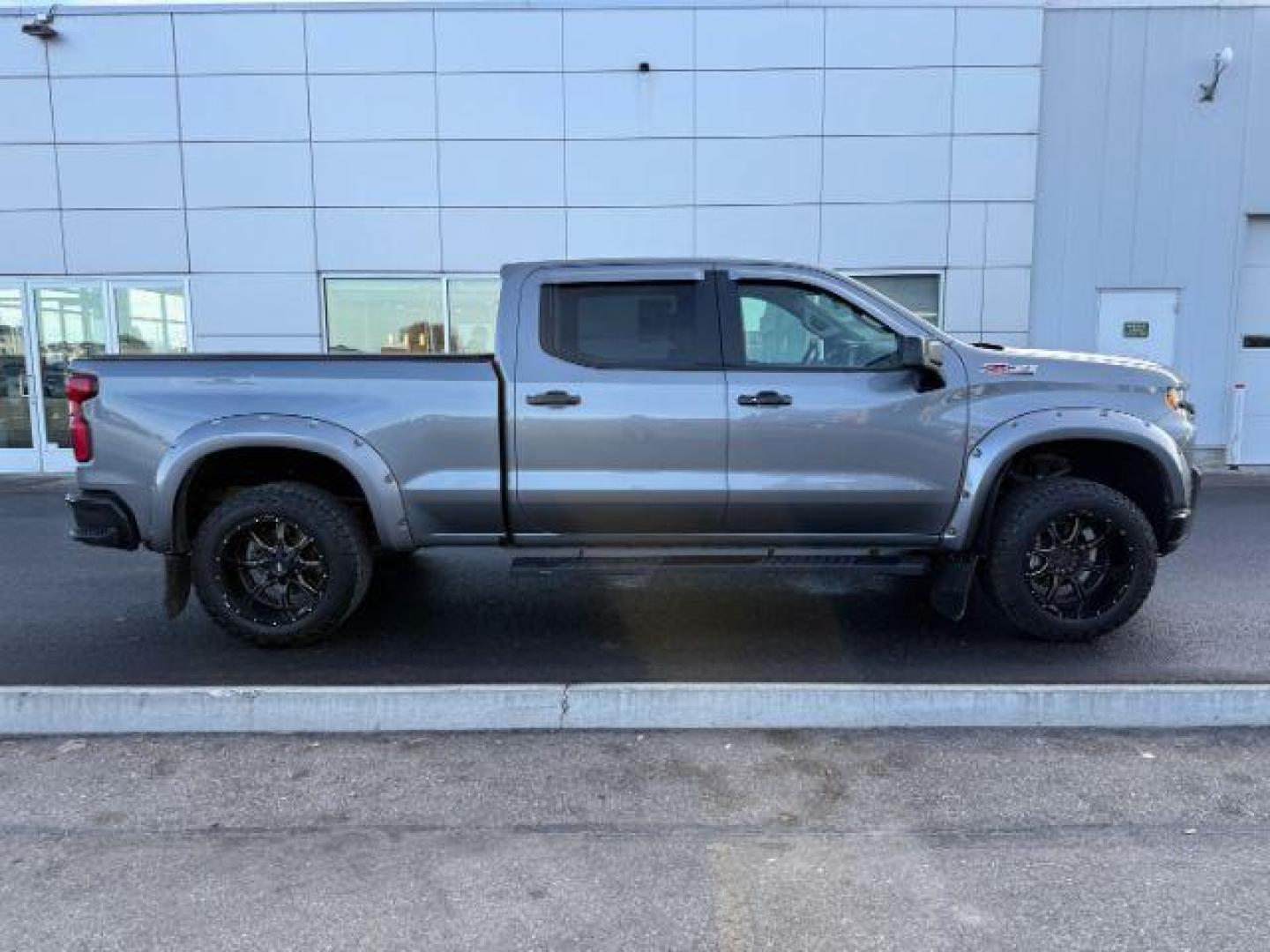 2021 GRAY /Jet Black Chevrolet Silverado 1500 (1GCPYFED5MZ) with an EcoTec3 62L V-8 gasoline direct injection engine, Automatic transmission, located at 1175 N Woodruff Ave, Idaho Falls, ID, 83401, 43.506901, -111.999657 - At Timberline Auto, finding a great deal on your next vehicle is always easy! Our experienced sales staff's goal is to help find you the right vehicle at the right price! Our knowledgeable finance department has options for almost any credit score. We offer extended service contract options to prote - Photo#29
