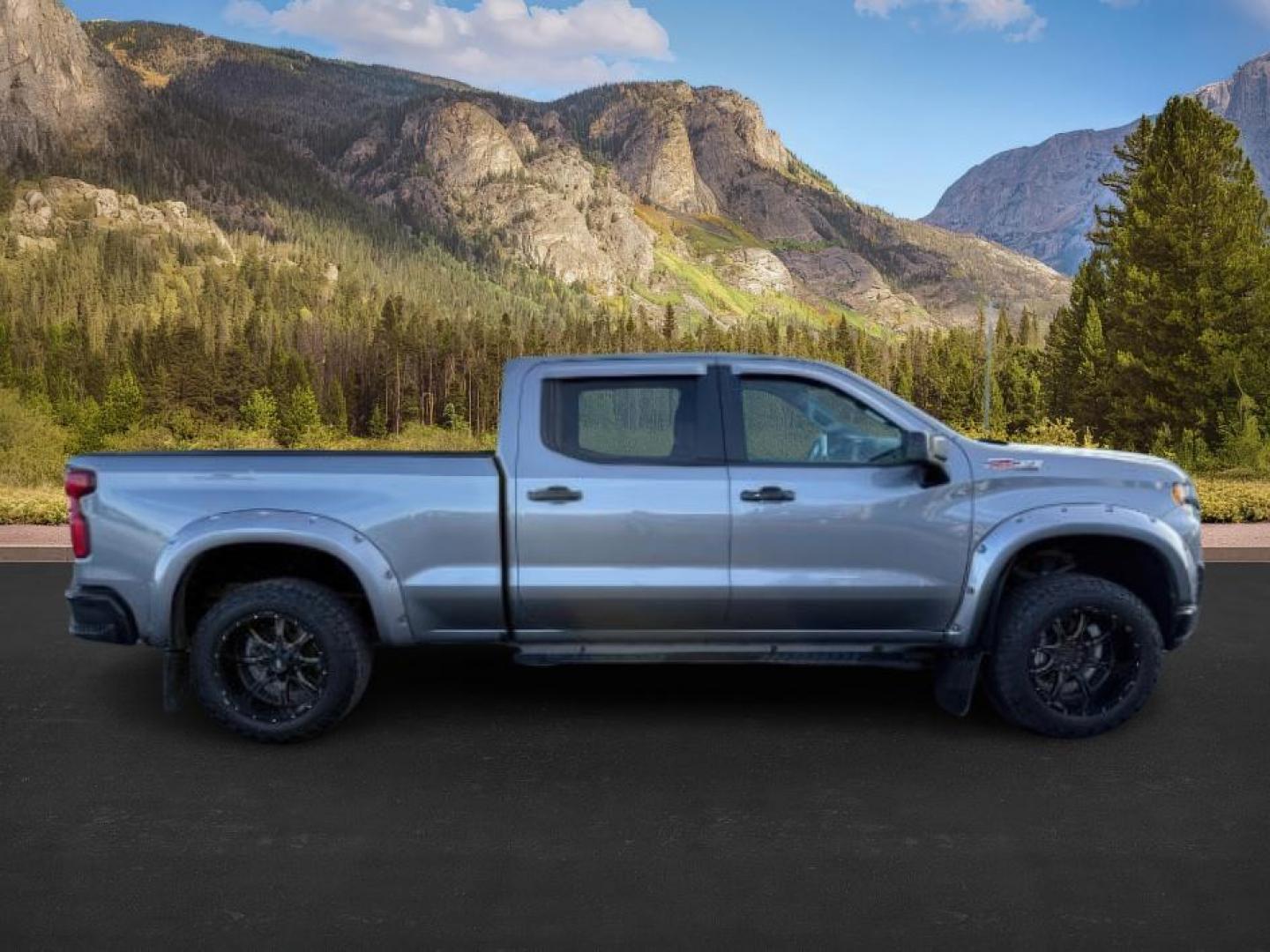 2021 GRAY /Jet Black Chevrolet Silverado 1500 (1GCPYFED5MZ) with an EcoTec3 62L V-8 gasoline direct injection engine, Automatic transmission, located at 1175 N Woodruff Ave, Idaho Falls, ID, 83401, 43.506901, -111.999657 - At Timberline Auto, finding a great deal on your next vehicle is always easy! Our experienced sales staff's goal is to help find you the right vehicle at the right price! Our knowledgeable finance department has options for almost any credit score. We offer extended service contract options to prote - Photo#3
