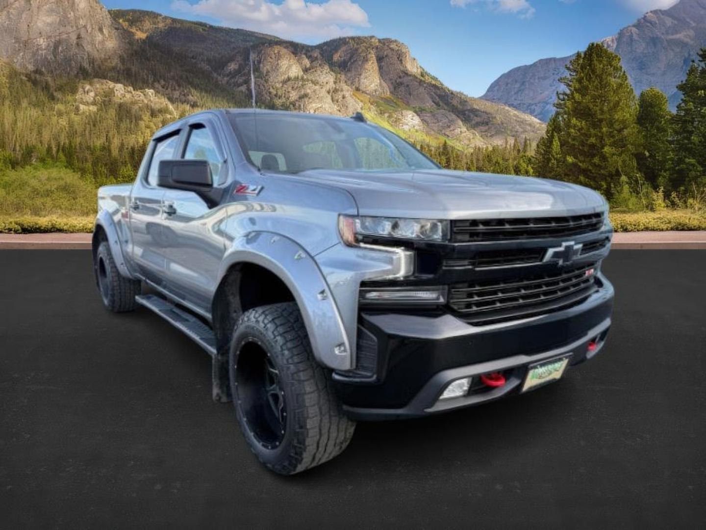 2021 GRAY /Jet Black Chevrolet Silverado 1500 (1GCPYFED5MZ) with an EcoTec3 62L V-8 gasoline direct injection engine, Automatic transmission, located at 1175 N Woodruff Ave, Idaho Falls, ID, 83401, 43.506901, -111.999657 - At Timberline Auto, finding a great deal on your next vehicle is always easy! Our experienced sales staff's goal is to help find you the right vehicle at the right price! Our knowledgeable finance department has options for almost any credit score. We offer extended service contract options to prote - Photo#4