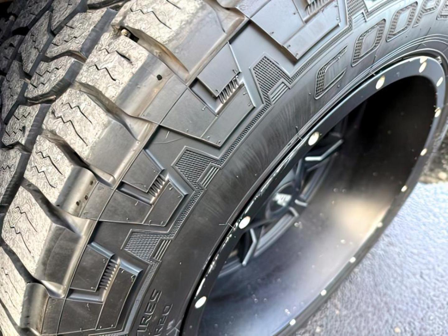 2021 GRAY /Jet Black Chevrolet Silverado 1500 (1GCPYFED5MZ) with an EcoTec3 62L V-8 gasoline direct injection engine, Automatic transmission, located at 1175 N Woodruff Ave, Idaho Falls, ID, 83401, 43.506901, -111.999657 - At Timberline Auto, finding a great deal on your next vehicle is always easy! Our experienced sales staff's goal is to help find you the right vehicle at the right price! Our knowledgeable finance department has options for almost any credit score. We offer extended service contract options to prote - Photo#6