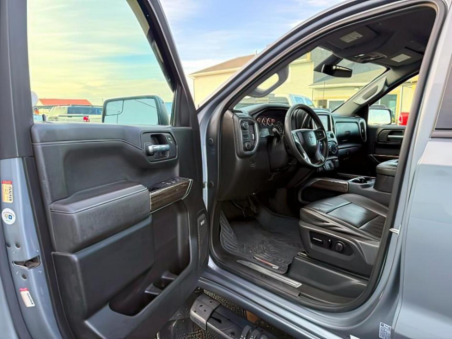 2021 GRAY /Jet Black Chevrolet Silverado 1500 (1GCPYFED5MZ) with an EcoTec3 62L V-8 gasoline direct injection engine, Automatic transmission, located at 1175 N Woodruff Ave, Idaho Falls, ID, 83401, 43.506901, -111.999657 - At Timberline Auto, finding a great deal on your next vehicle is always easy! Our experienced sales staff's goal is to help find you the right vehicle at the right price! Our knowledgeable finance department has options for almost any credit score. We offer extended service contract options to prote - Photo#8