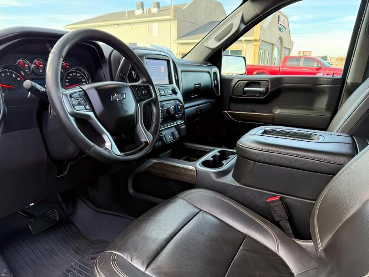 2021 GRAY /Jet Black Chevrolet Silverado 1500 (1GCPYFED5MZ) with an EcoTec3 62L V-8 gasoline direct injection engine, Automatic transmission, located at 1175 N Woodruff Ave, Idaho Falls, ID, 83401, 43.506901, -111.999657 - At Timberline Auto, finding a great deal on your next vehicle is always easy! Our experienced sales staff's goal is to help find you the right vehicle at the right price! Our knowledgeable finance department has options for almost any credit score. We offer extended service contract options to prote - Photo#10