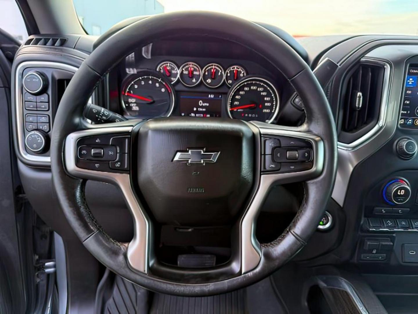 2021 GRAY /Jet Black Chevrolet Silverado 1500 (1GCPYFED5MZ) with an EcoTec3 62L V-8 gasoline direct injection engine, Automatic transmission, located at 1175 N Woodruff Ave, Idaho Falls, ID, 83401, 43.506901, -111.999657 - At Timberline Auto, finding a great deal on your next vehicle is always easy! Our experienced sales staff's goal is to help find you the right vehicle at the right price! Our knowledgeable finance department has options for almost any credit score. We offer extended service contract options to prote - Photo#11