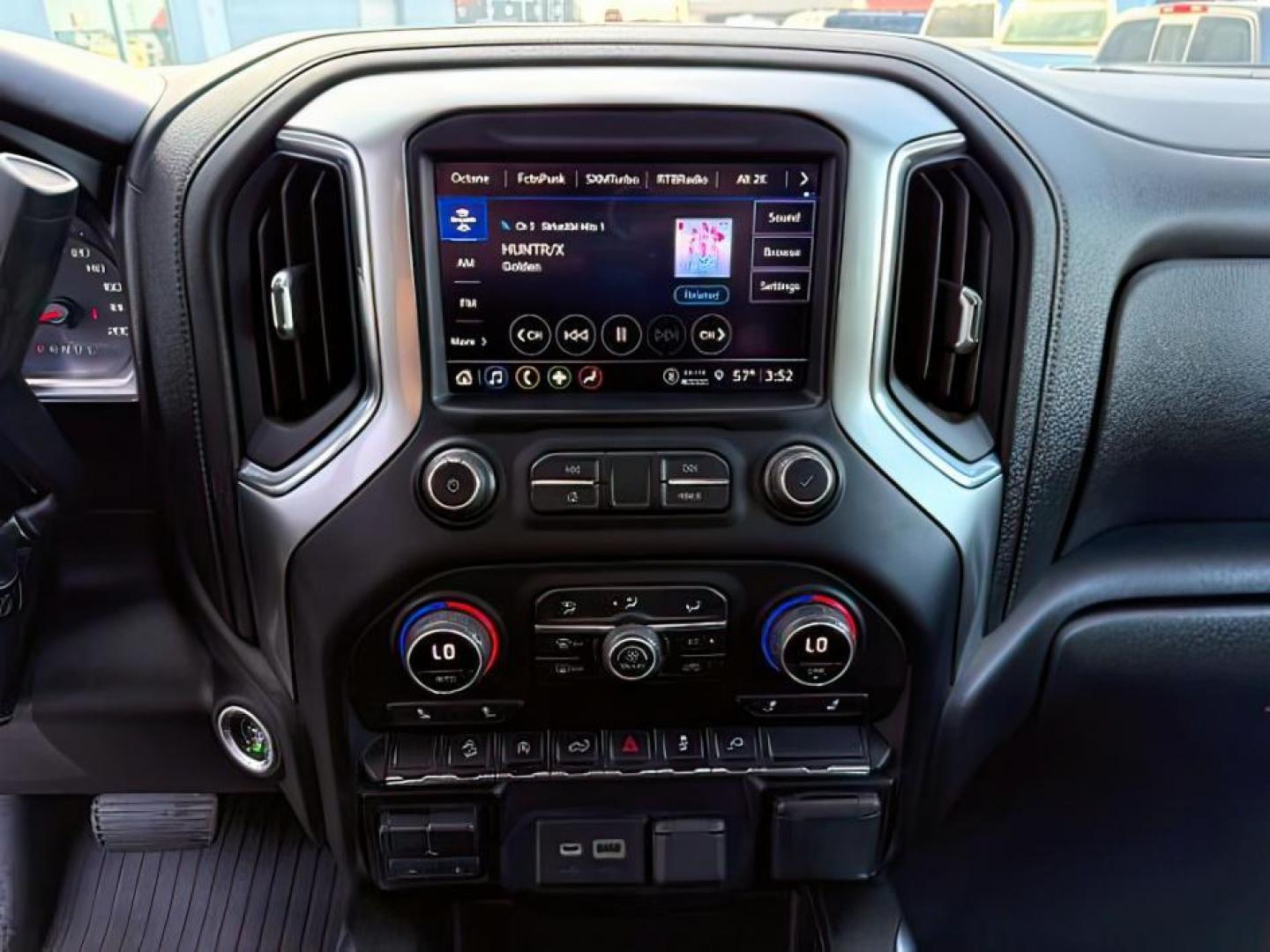 2021 GRAY /Jet Black Chevrolet Silverado 1500 (1GCPYFED5MZ) with an EcoTec3 62L V-8 gasoline direct injection engine, Automatic transmission, located at 1175 N Woodruff Ave, Idaho Falls, ID, 83401, 43.506901, -111.999657 - At Timberline Auto, finding a great deal on your next vehicle is always easy! Our experienced sales staff's goal is to help find you the right vehicle at the right price! Our knowledgeable finance department has options for almost any credit score. We offer extended service contract options to prote - Photo#12