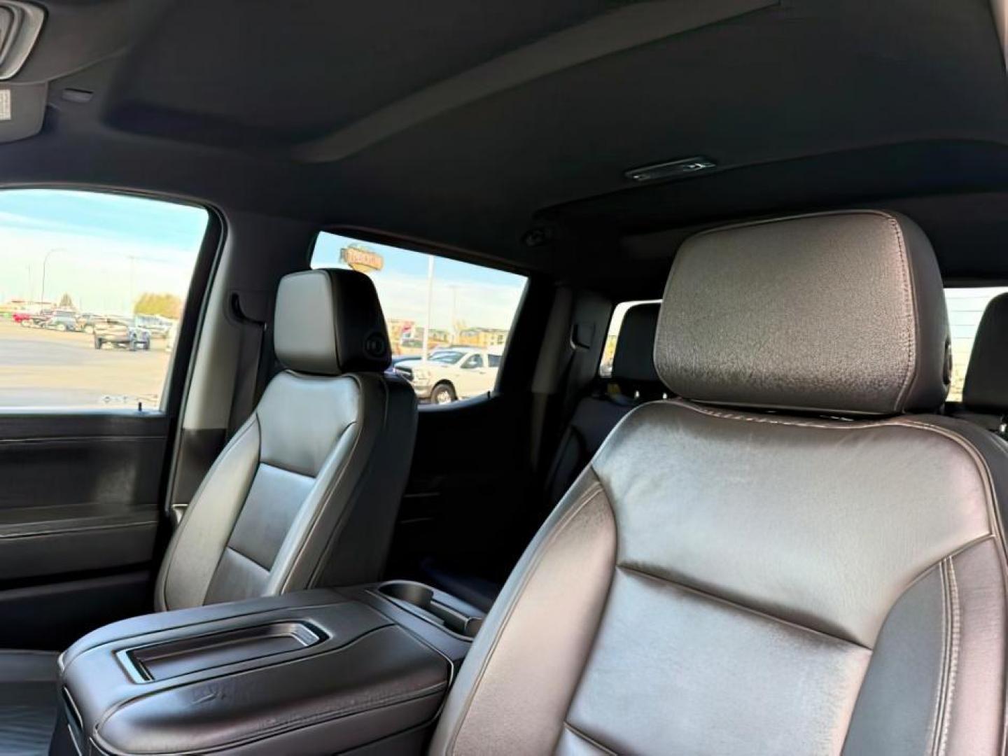 2021 GRAY /Jet Black Chevrolet Silverado 1500 (1GCPYFED5MZ) with an EcoTec3 62L V-8 gasoline direct injection engine, Automatic transmission, located at 1175 N Woodruff Ave, Idaho Falls, ID, 83401, 43.506901, -111.999657 - At Timberline Auto, finding a great deal on your next vehicle is always easy! Our experienced sales staff's goal is to help find you the right vehicle at the right price! Our knowledgeable finance department has options for almost any credit score. We offer extended service contract options to prote - Photo#17