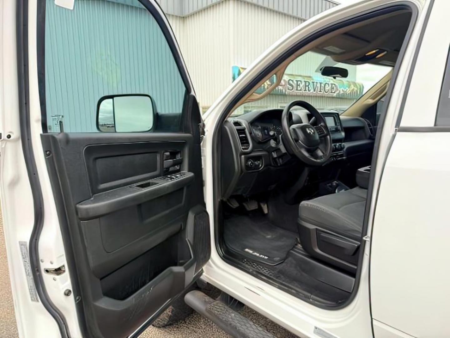 2020 WHITE /CLOTH Ram 3500 (3C63RRGL9LG) with an 67L engine, Automatic transmission, located at 1175 N Woodruff Ave, Idaho Falls, ID, 83401, 43.506901, -111.999657 - At Timberline Auto, finding a great deal on your next vehicle is always easy! Our experienced sales staff's goal is to help find you the right vehicle at the right price! Our knowledgeable finance department has options for almost any credit score. We offer extended service contract options to prote - Photo#10
