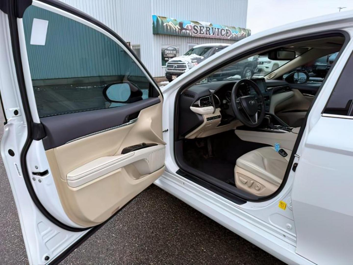 2021 Wind Chill Pearl /Black Toyota Camry (4T1F11BK0MU) with an 25L I-4 portdirect injection engine, Automatic transmission, located at 1175 N Woodruff Ave, Idaho Falls, ID, 83401, 43.506901, -111.999657 - Photo#11