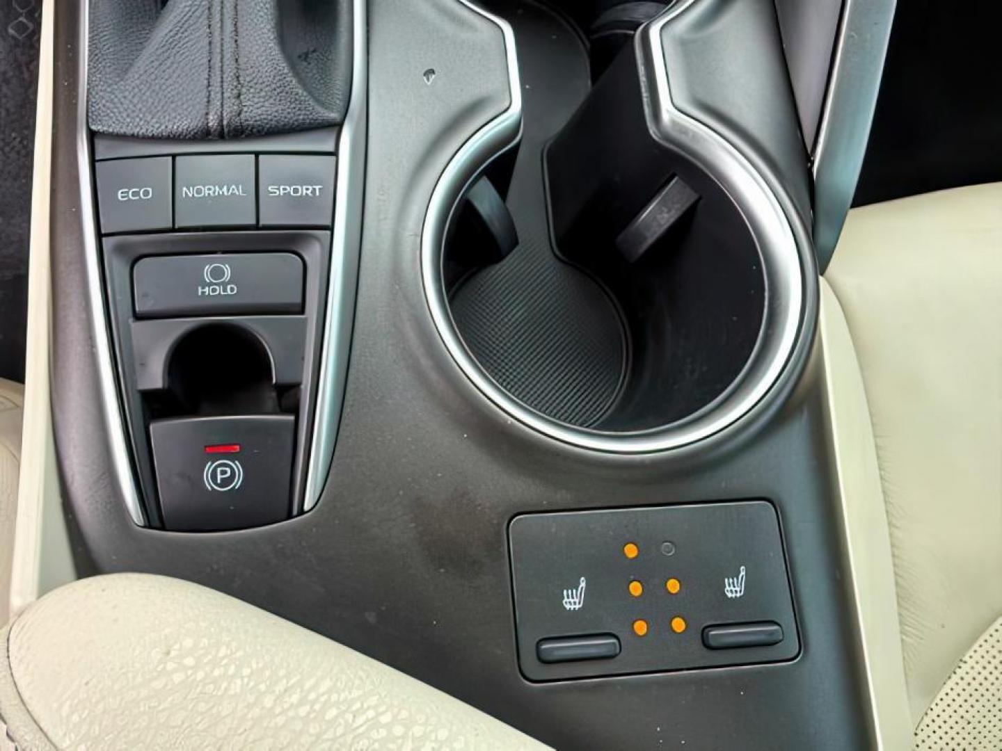 2021 Wind Chill Pearl /Black Toyota Camry (4T1F11BK0MU) with an 25L I-4 portdirect injection engine, Automatic transmission, located at 1175 N Woodruff Ave, Idaho Falls, ID, 83401, 43.506901, -111.999657 - Photo#18