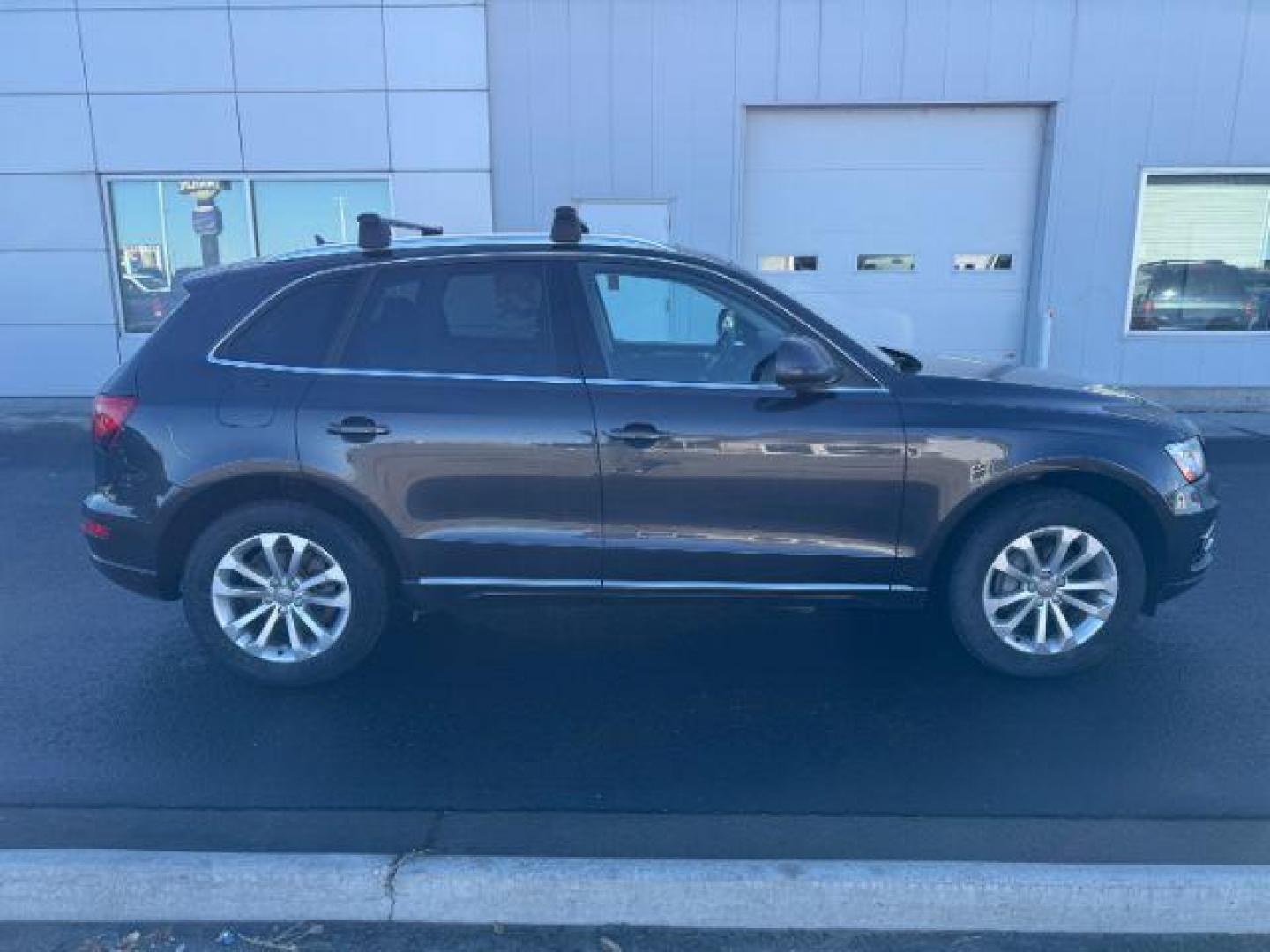 2014 GRAY /Black Audi Q5 (WA1LFAFP9EA) with an 2L I-4 gasoline direct injection engine, Automatic transmission, located at 1175 N Woodruff Ave, Idaho Falls, ID, 83401, 43.506901, -111.999657 - At Timberline Auto, finding a great deal on your next vehicle is always easy! Our experienced sales staff's goal is to help find you the right vehicle at the right price! Our knowledgeable finance department has options for almost any credit score. We offer extended service contract options to prote - Photo#36
