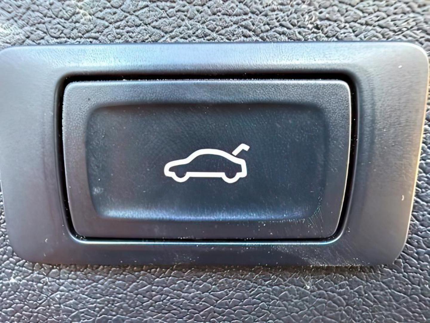 2014 GRAY /Black Audi Q5 (WA1LFAFP9EA) with an 2L I-4 gasoline direct injection engine, Automatic transmission, located at 1175 N Woodruff Ave, Idaho Falls, ID, 83401, 43.506901, -111.999657 - At Timberline Auto, finding a great deal on your next vehicle is always easy! Our experienced sales staff's goal is to help find you the right vehicle at the right price! Our knowledgeable finance department has options for almost any credit score. We offer extended service contract options to prote - Photo#6