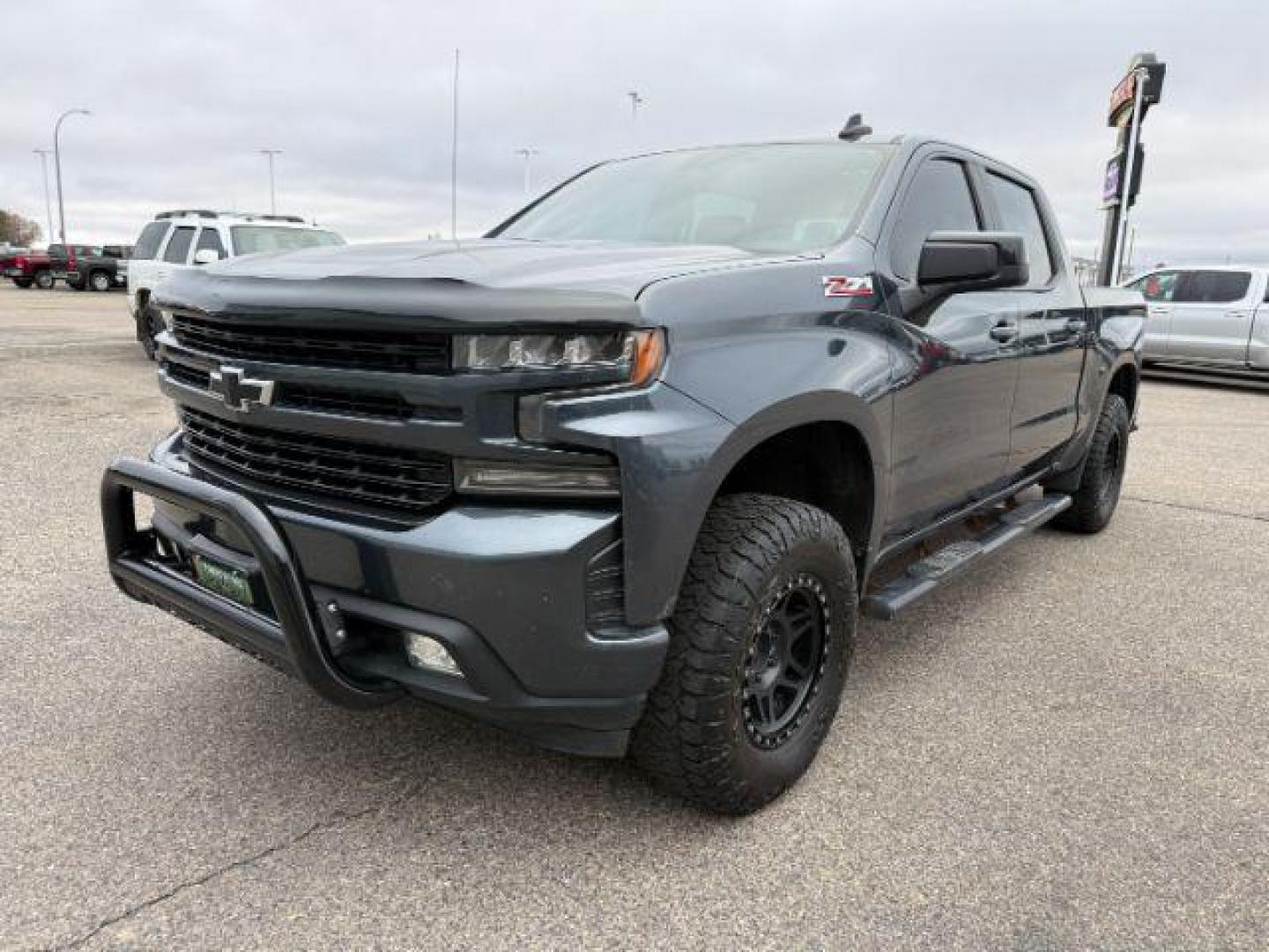 2019 Northsky Blue Metallic /Jet Black Chevrolet Silverado 1500 (1GCUYEED8KZ) with an EcoTec3 53L V-8 gasoline direct injection engine, Automatic transmission, located at 1175 N Woodruff Ave, Idaho Falls, ID, 83401, 43.506901, -111.999657 - At Timberline Auto, finding a great deal on your next vehicle is always easy! Our experienced sales staff's goal is to help find you the right vehicle at the right price! Our knowledgeable finance department has options for almost any credit score. We offer extended service contract options to prote - Photo#26
