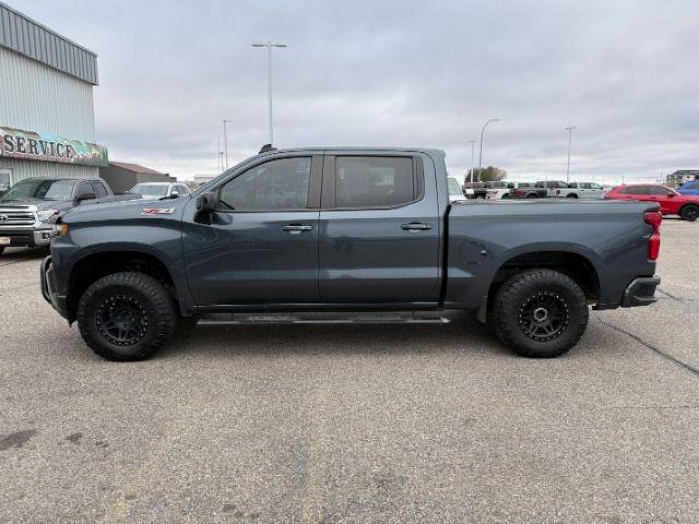 2019 Northsky Blue Metallic /Jet Black Chevrolet Silverado 1500 (1GCUYEED8KZ) with an EcoTec3 53L V-8 gasoline direct injection engine, Automatic transmission, located at 1175 N Woodruff Ave, Idaho Falls, ID, 83401, 43.506901, -111.999657 - At Timberline Auto, finding a great deal on your next vehicle is always easy! Our experienced sales staff's goal is to help find you the right vehicle at the right price! Our knowledgeable finance department has options for almost any credit score. We offer extended service contract options to prote - Photo#27