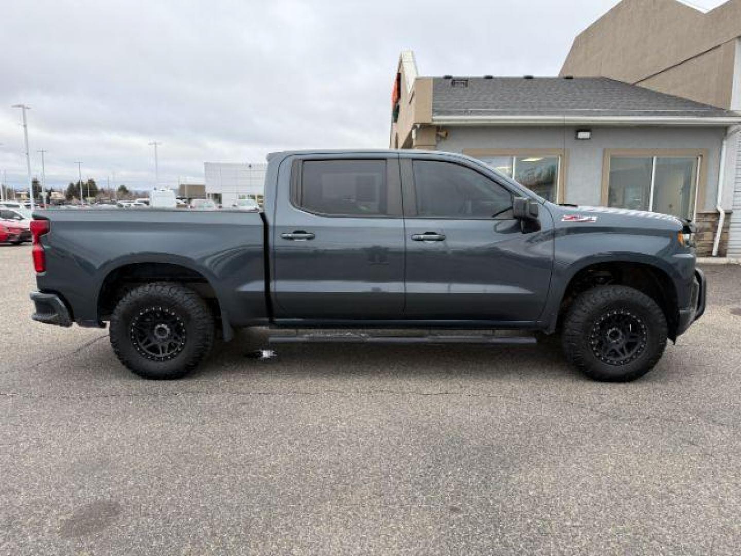 2019 Northsky Blue Metallic /Jet Black Chevrolet Silverado 1500 (1GCUYEED8KZ) with an EcoTec3 53L V-8 gasoline direct injection engine, Automatic transmission, located at 1175 N Woodruff Ave, Idaho Falls, ID, 83401, 43.506901, -111.999657 - At Timberline Auto, finding a great deal on your next vehicle is always easy! Our experienced sales staff's goal is to help find you the right vehicle at the right price! Our knowledgeable finance department has options for almost any credit score. We offer extended service contract options to prote - Photo#33