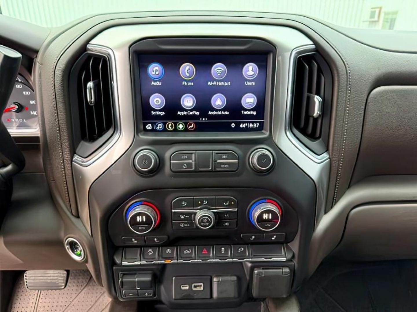 2019 Northsky Blue Metallic /Jet Black Chevrolet Silverado 1500 (1GCUYEED8KZ) with an EcoTec3 53L V-8 gasoline direct injection engine, Automatic transmission, located at 1175 N Woodruff Ave, Idaho Falls, ID, 83401, 43.506901, -111.999657 - At Timberline Auto, finding a great deal on your next vehicle is always easy! Our experienced sales staff's goal is to help find you the right vehicle at the right price! Our knowledgeable finance department has options for almost any credit score. We offer extended service contract options to prote - Photo#15