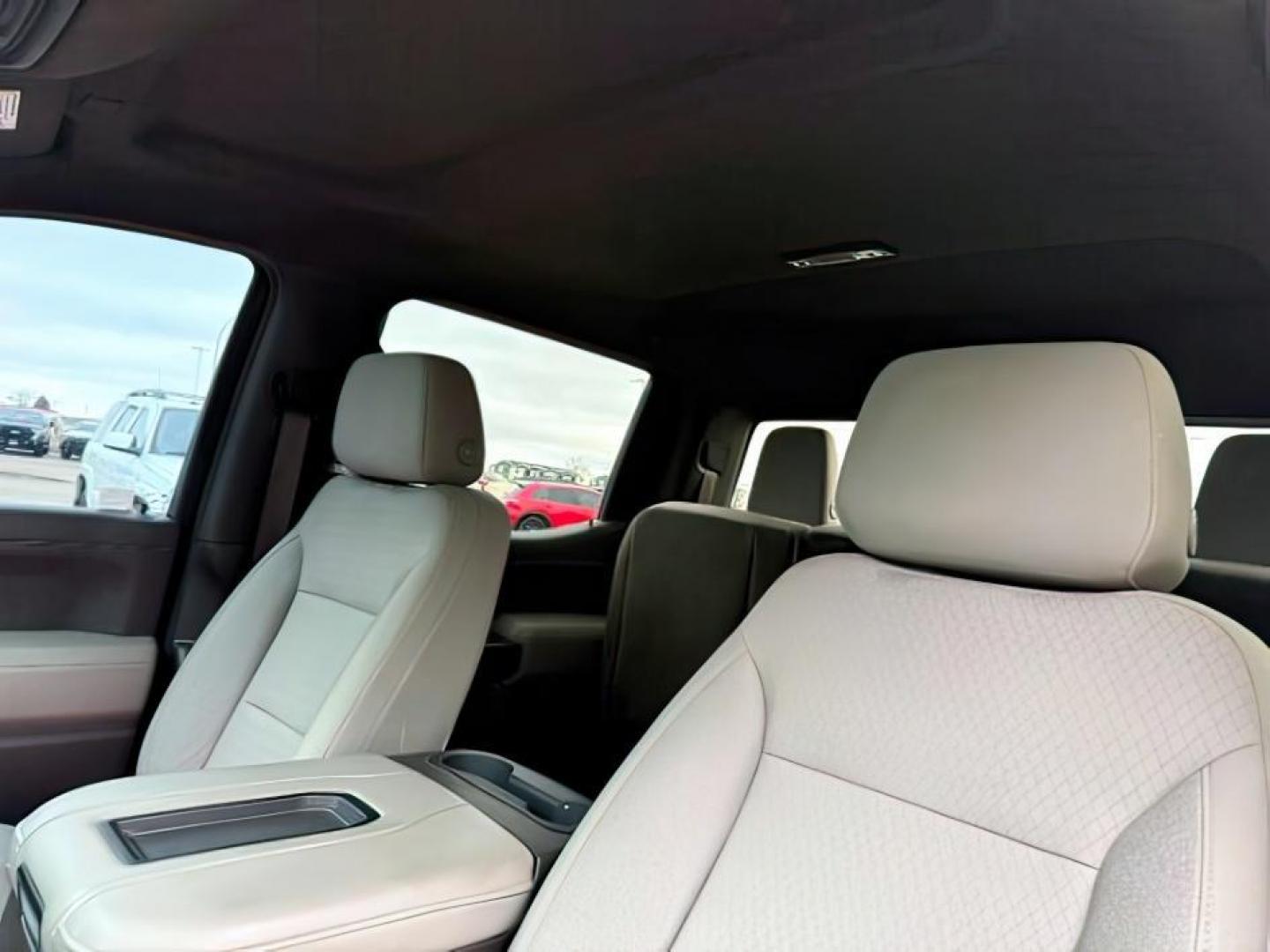 2019 Northsky Blue Metallic /Jet Black Chevrolet Silverado 1500 (1GCUYEED8KZ) with an EcoTec3 53L V-8 gasoline direct injection engine, Automatic transmission, located at 1175 N Woodruff Ave, Idaho Falls, ID, 83401, 43.506901, -111.999657 - At Timberline Auto, finding a great deal on your next vehicle is always easy! Our experienced sales staff's goal is to help find you the right vehicle at the right price! Our knowledgeable finance department has options for almost any credit score. We offer extended service contract options to prote - Photo#20