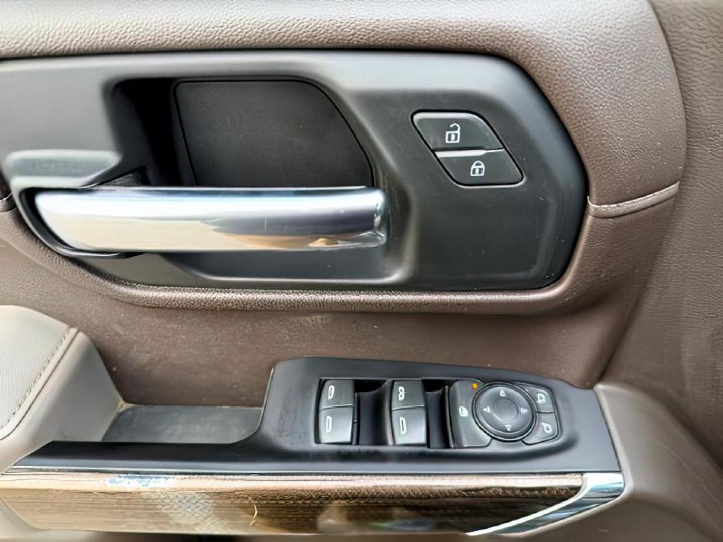 2019 Northsky Blue Metallic /Jet Black Chevrolet Silverado 1500 (1GCUYEED8KZ) with an EcoTec3 53L V-8 gasoline direct injection engine, Automatic transmission, located at 1175 N Woodruff Ave, Idaho Falls, ID, 83401, 43.506901, -111.999657 - At Timberline Auto, finding a great deal on your next vehicle is always easy! Our experienced sales staff's goal is to help find you the right vehicle at the right price! Our knowledgeable finance department has options for almost any credit score. We offer extended service contract options to prote - Photo#21