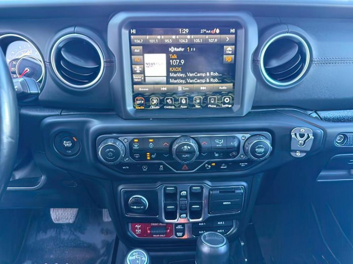 2020 GRAY /Black Jeep Gladiator (1C6JJTBG3LL) with an 36L V-6 DOHC engine, Automatic transmission, located at 1175 N Woodruff Ave, Idaho Falls, ID, 83401, 43.506901, -111.999657 - At Timberline Auto, finding a great deal on your next vehicle is always easy! Our experienced sales staff's goal is to help find you the right vehicle at the right price! Our knowledgeable finance department has options for almost any credit score. We offer extended service contract options to prote - Photo#18