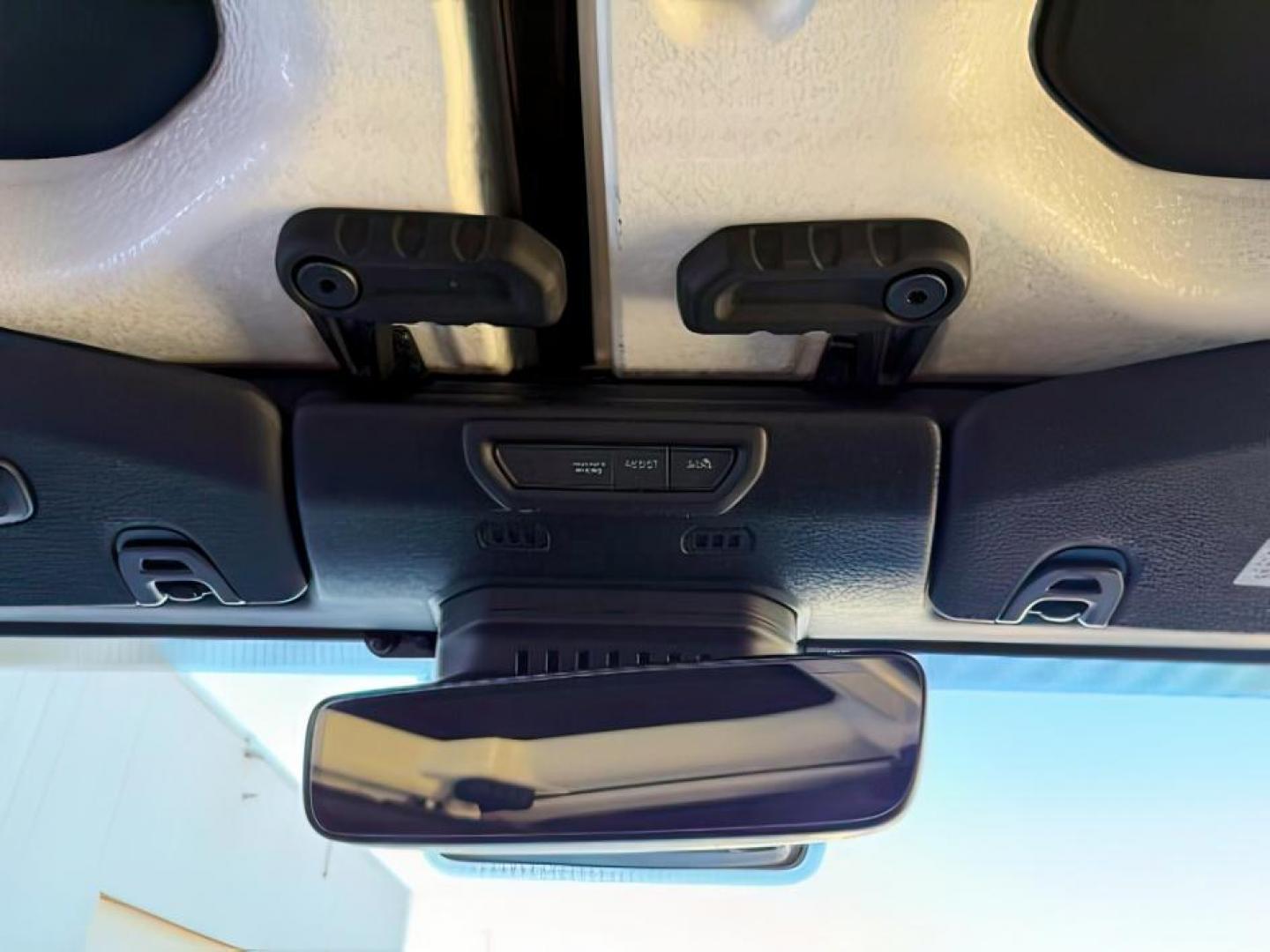 2020 GRAY /Black Jeep Gladiator (1C6JJTBG3LL) with an 36L V-6 DOHC engine, Automatic transmission, located at 1175 N Woodruff Ave, Idaho Falls, ID, 83401, 43.506901, -111.999657 - At Timberline Auto, finding a great deal on your next vehicle is always easy! Our experienced sales staff's goal is to help find you the right vehicle at the right price! Our knowledgeable finance department has options for almost any credit score. We offer extended service contract options to prote - Photo#21