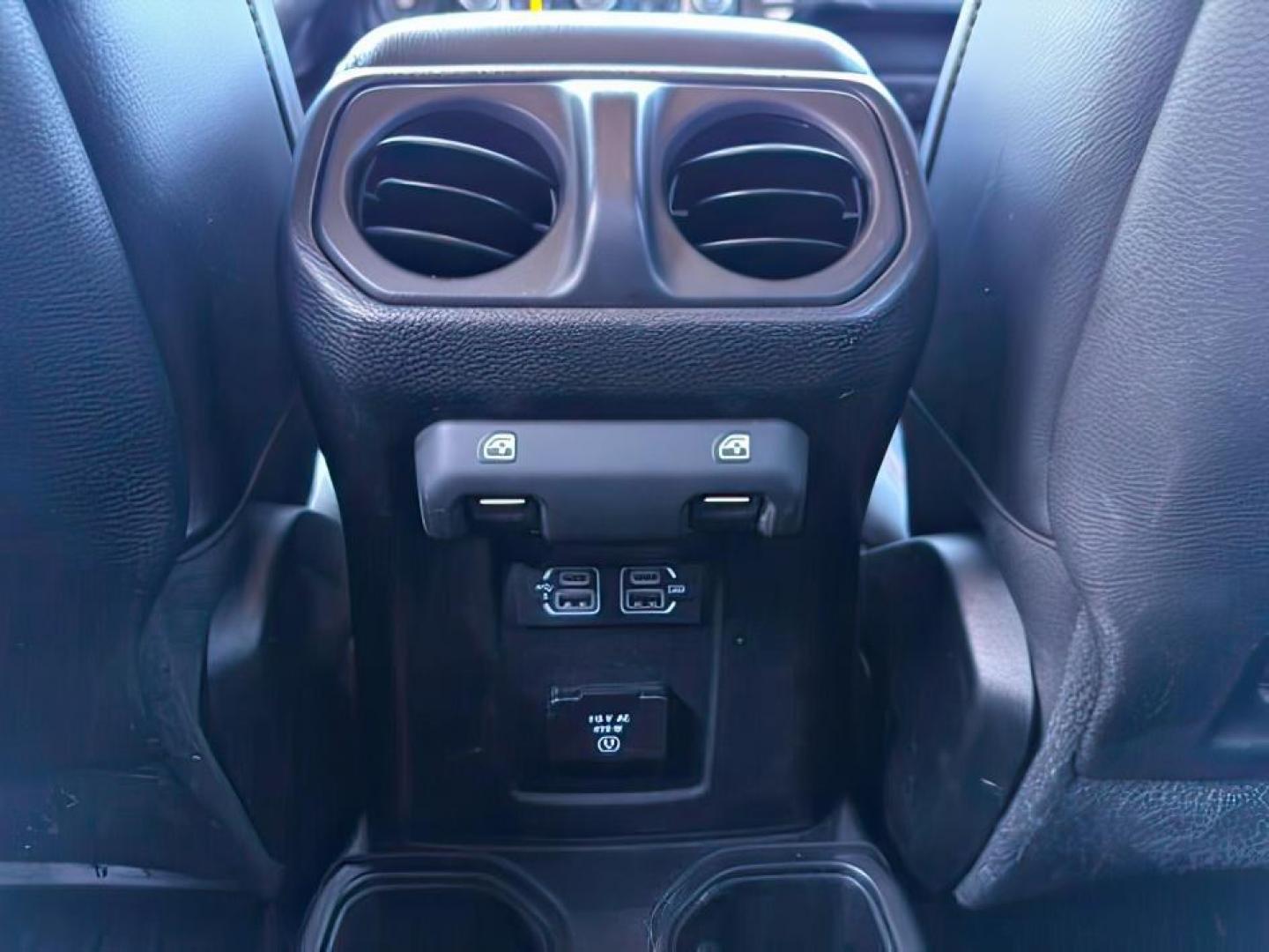 2020 GRAY /Black Jeep Gladiator (1C6JJTBG3LL) with an 36L V-6 DOHC engine, Automatic transmission, located at 1175 N Woodruff Ave, Idaho Falls, ID, 83401, 43.506901, -111.999657 - At Timberline Auto, finding a great deal on your next vehicle is always easy! Our experienced sales staff's goal is to help find you the right vehicle at the right price! Our knowledgeable finance department has options for almost any credit score. We offer extended service contract options to prote - Photo#25