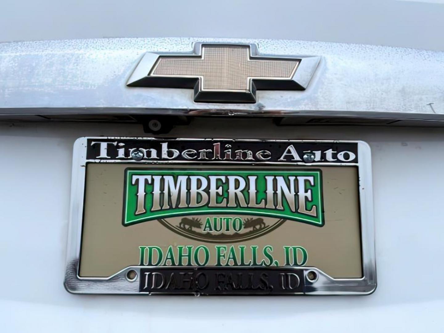 2015 WHITE /Jet Black Chevrolet Equinox (1GNFLGEK9FZ) with an ECOTEC 24L I-4 gasoline direct injection engine, Automatic transmission, located at 1175 N Woodruff Ave, Idaho Falls, ID, 83401, 43.506901, -111.999657 - At Timberline Auto, finding a great deal on your next vehicle is always easy! Our experienced sales staff's goal is to help find you the right vehicle at the right price! Our knowledgeable finance department has options for almost any credit score. We offer extended service contract options to prote - Photo#4